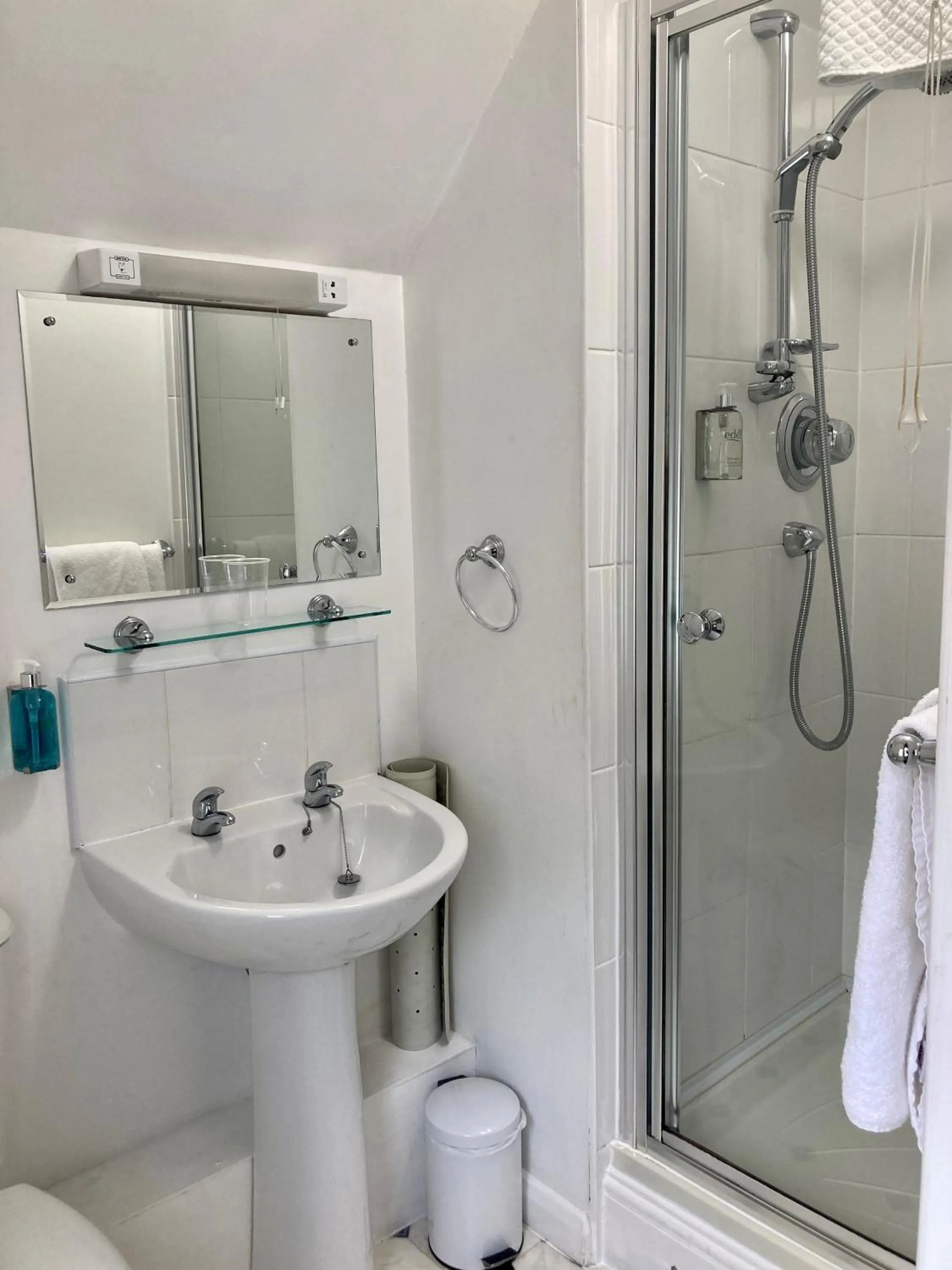 Shower in The Bentley Brook Inn