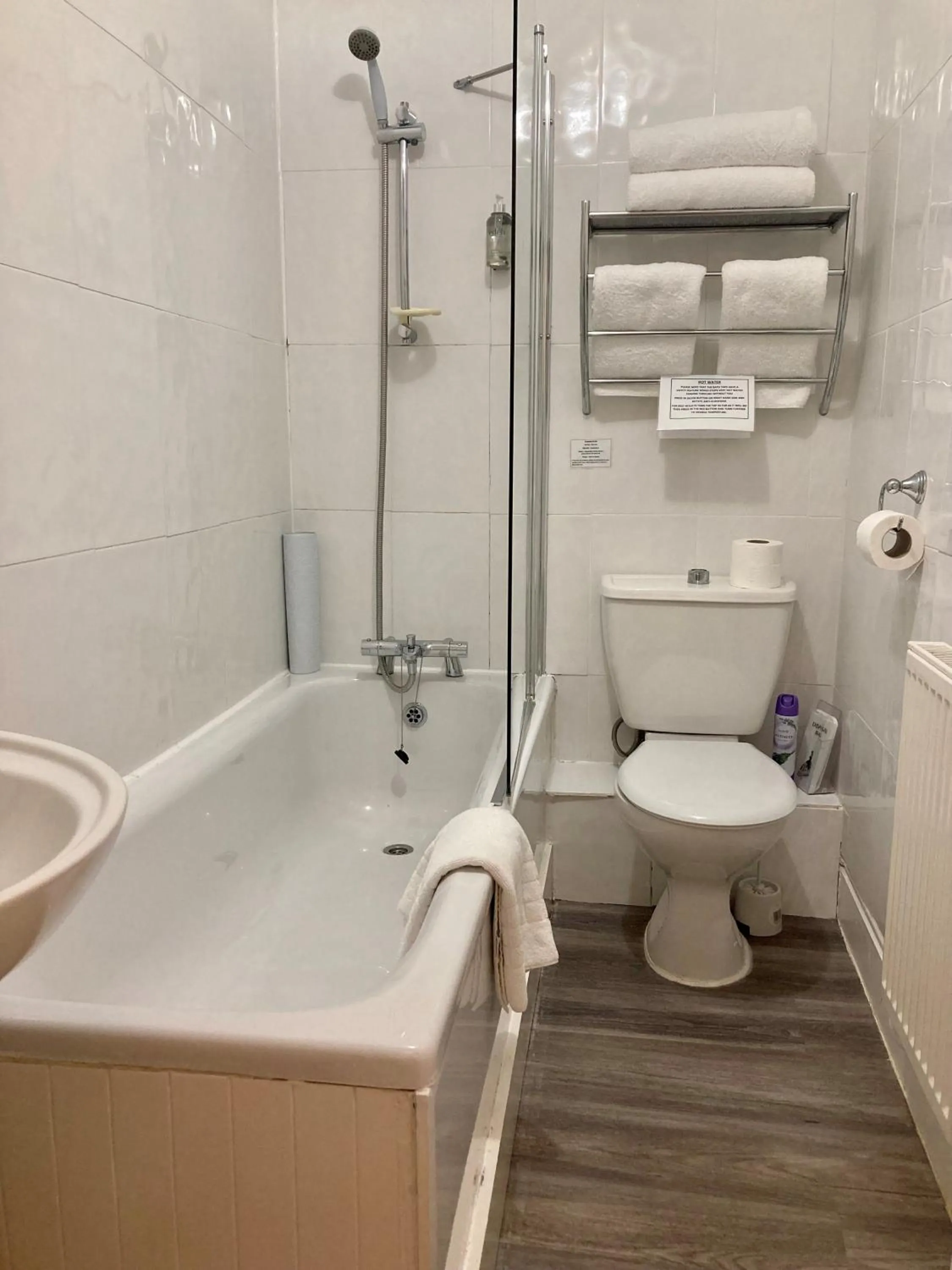 Shower in The Bentley Brook Inn