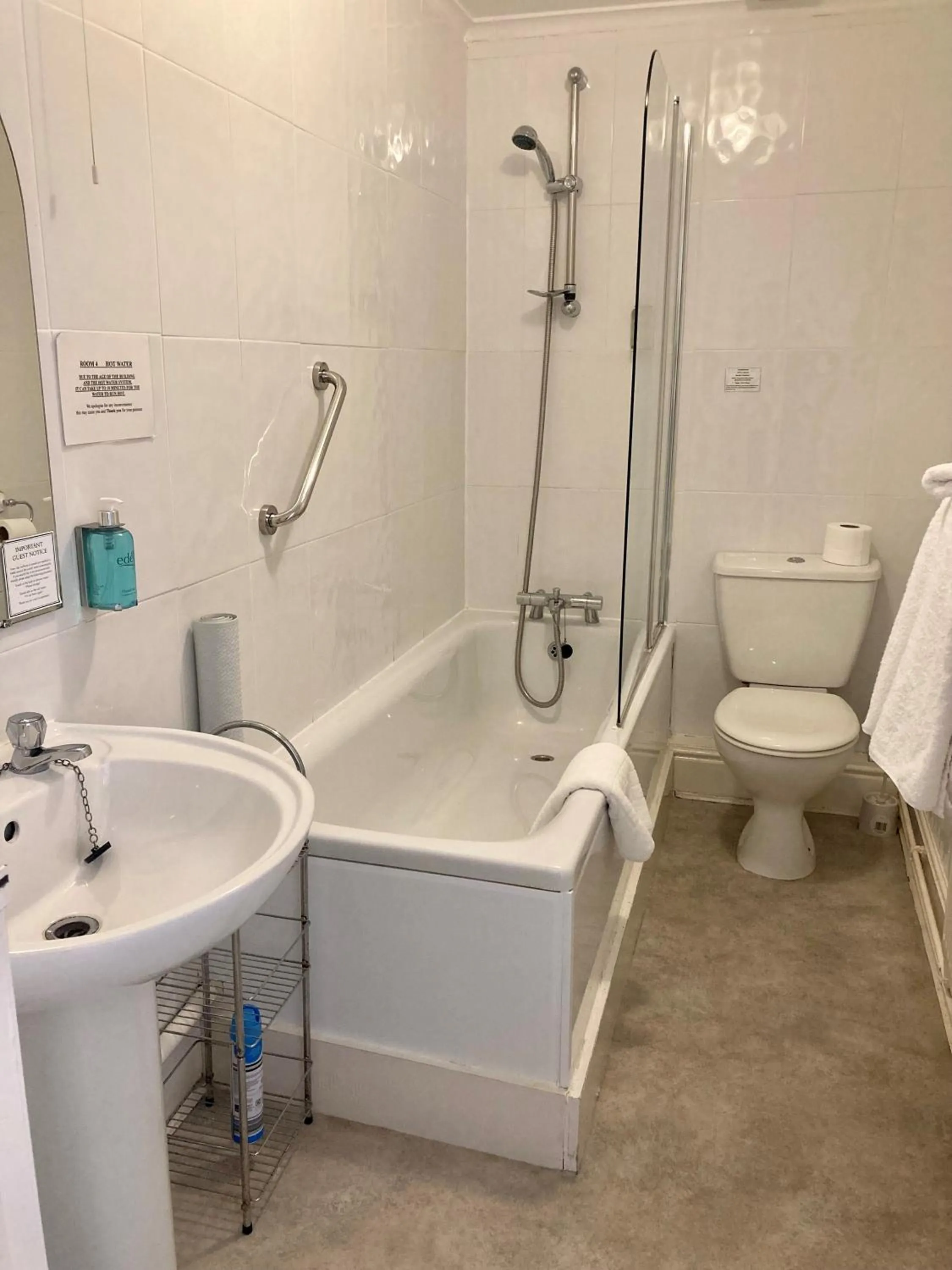 Bathroom in The Bentley Brook Inn