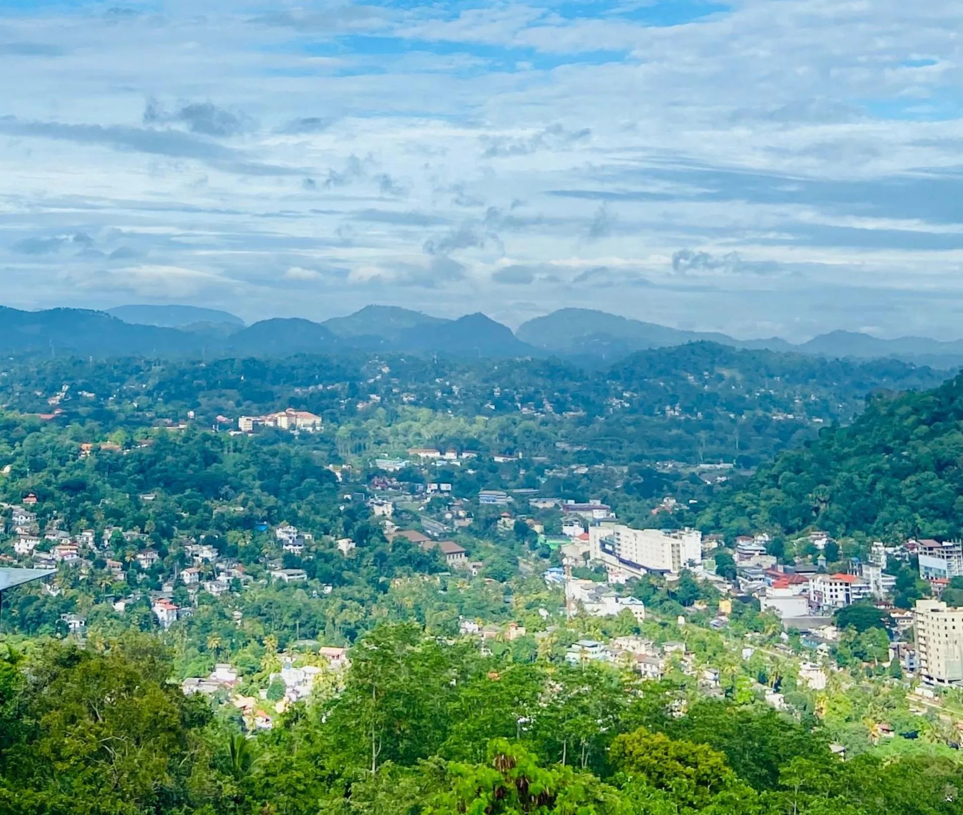 Hotel Kandyan View ''Free pickup from Kandy city''