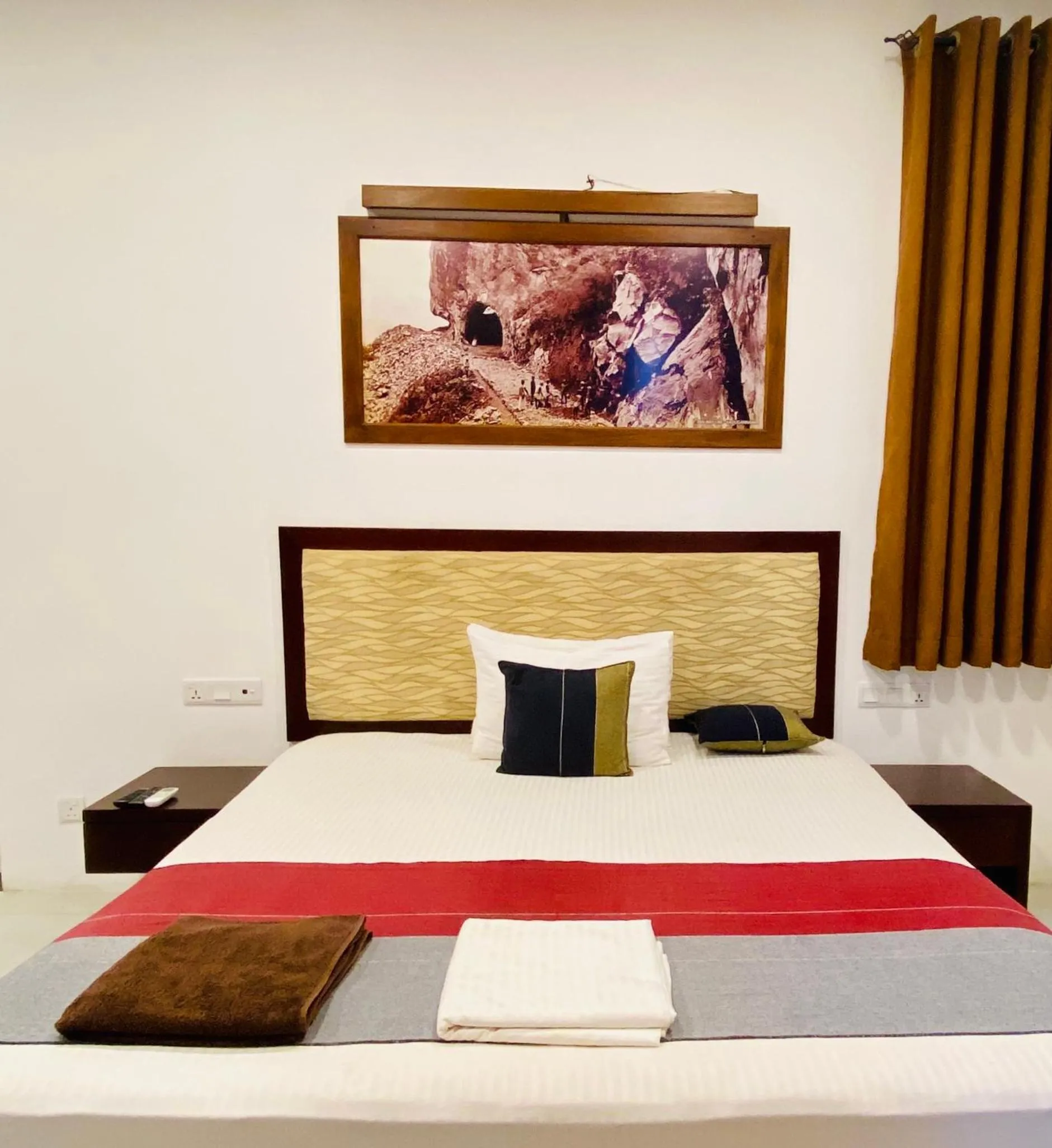 Bed in Hotel Kandyan View ''Free pickup from Kandy city''