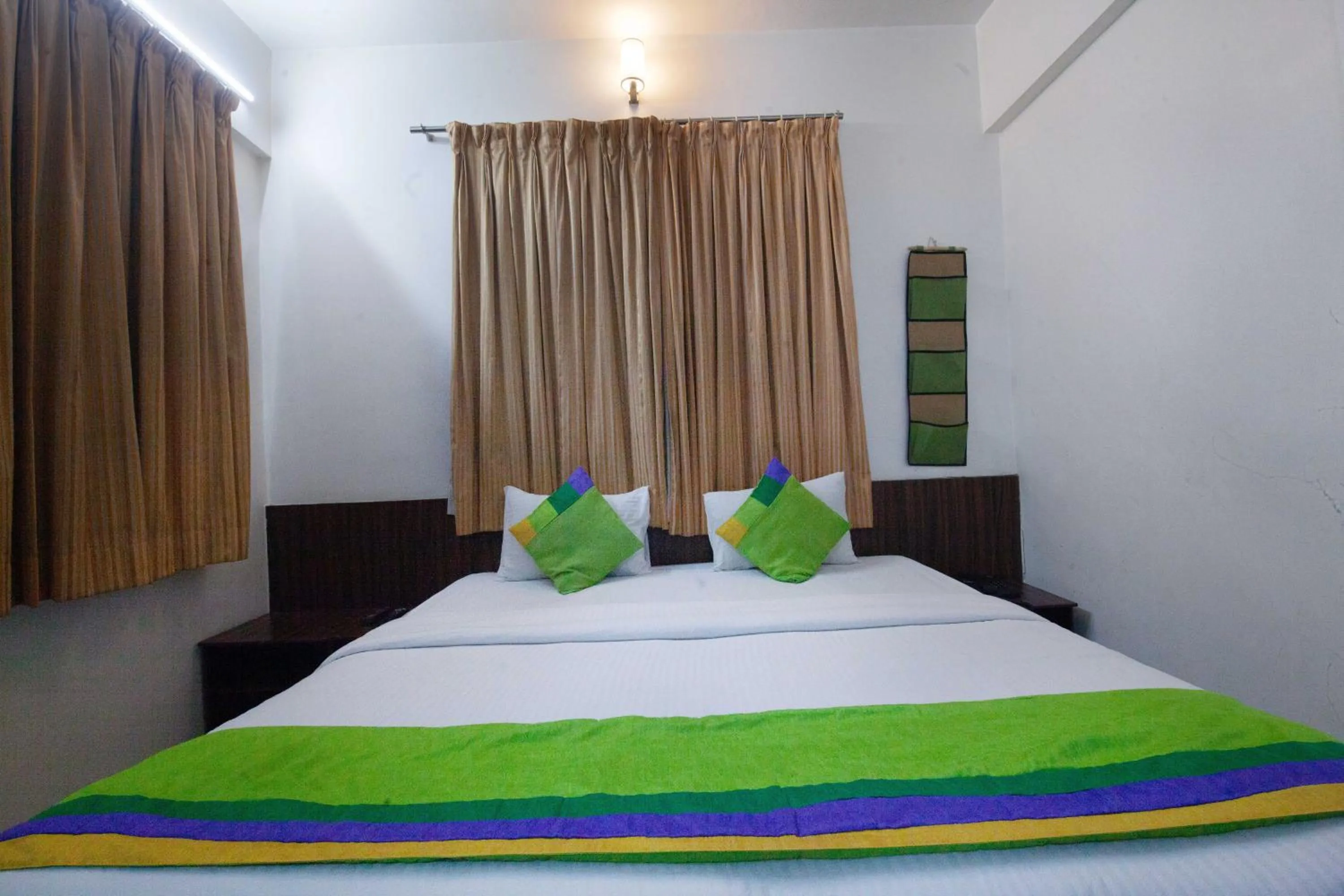 Bedroom, Bed in Treebo Park View Hadapsar