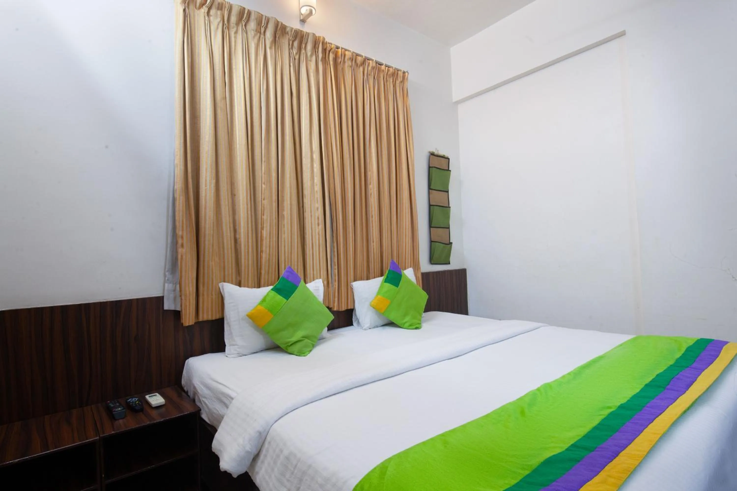 Bedroom, Bed in Treebo Park View Hadapsar