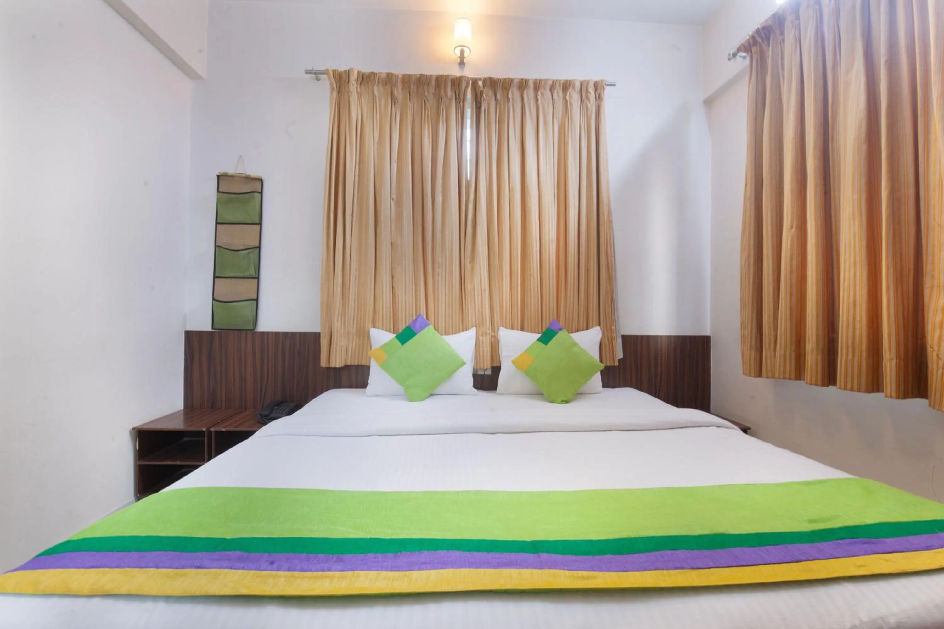 Bedroom, Bed in Treebo Park View Hadapsar