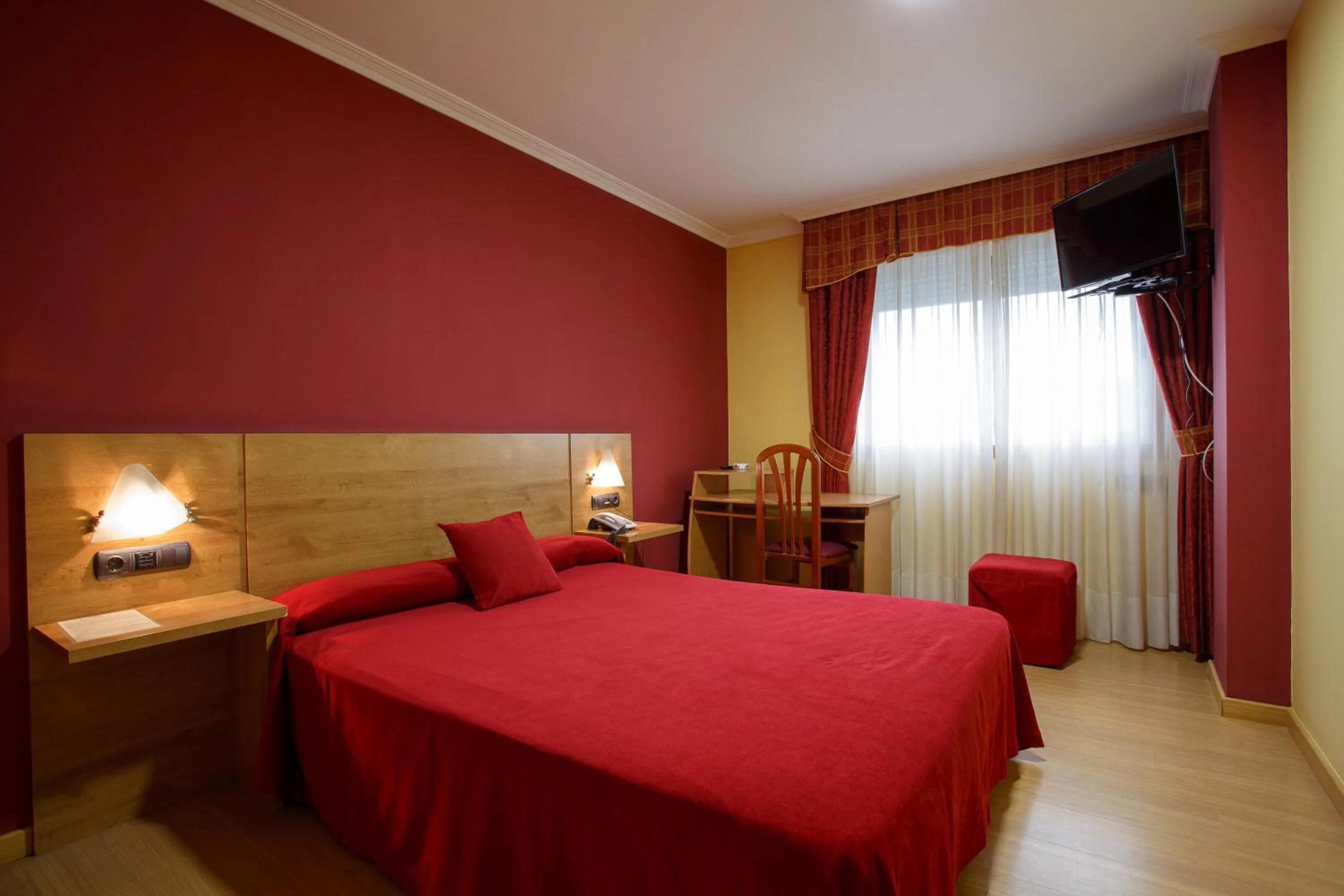 Bed in Hotel Restaurante Pontiñas