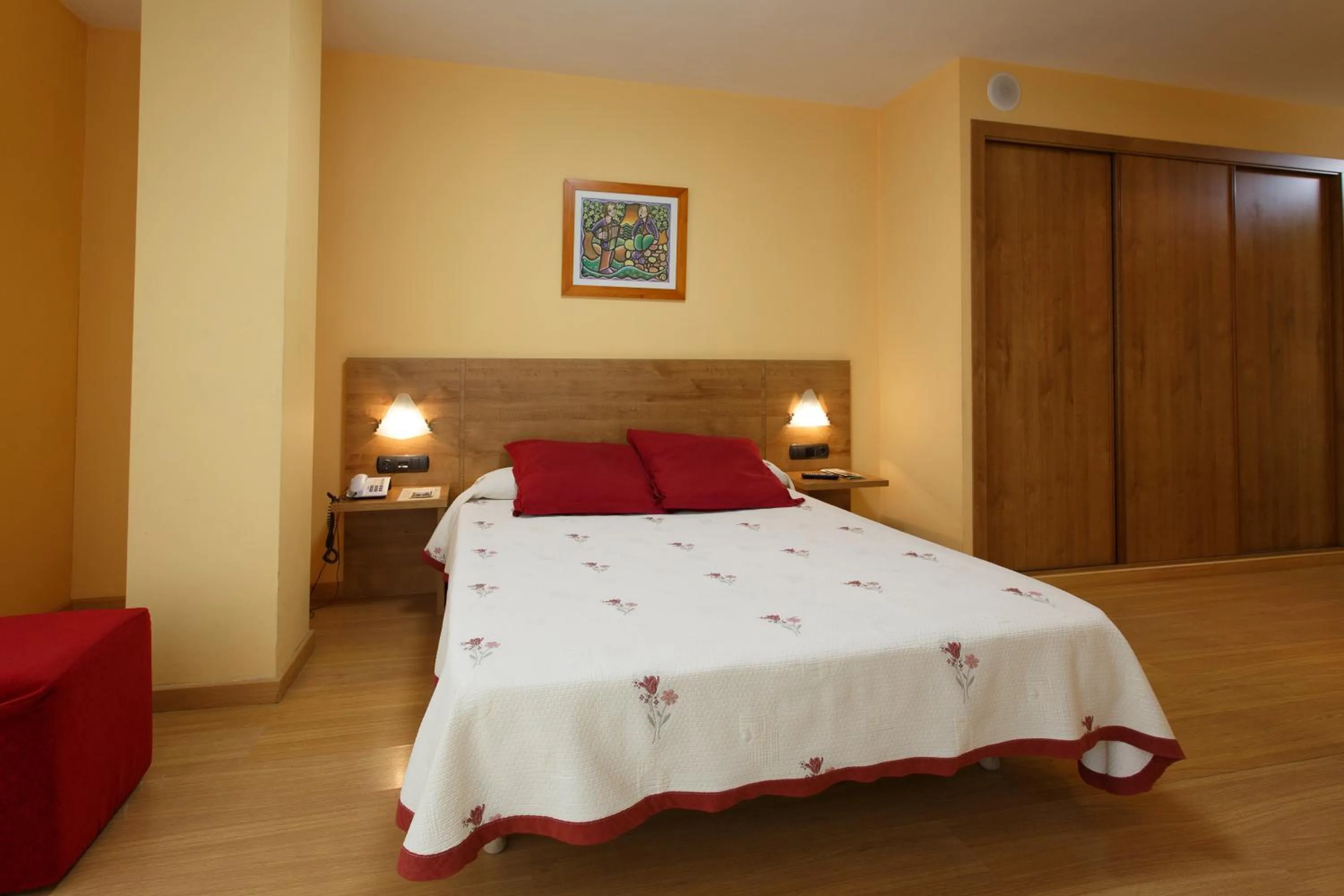 Bed in Hotel Restaurante Pontiñas