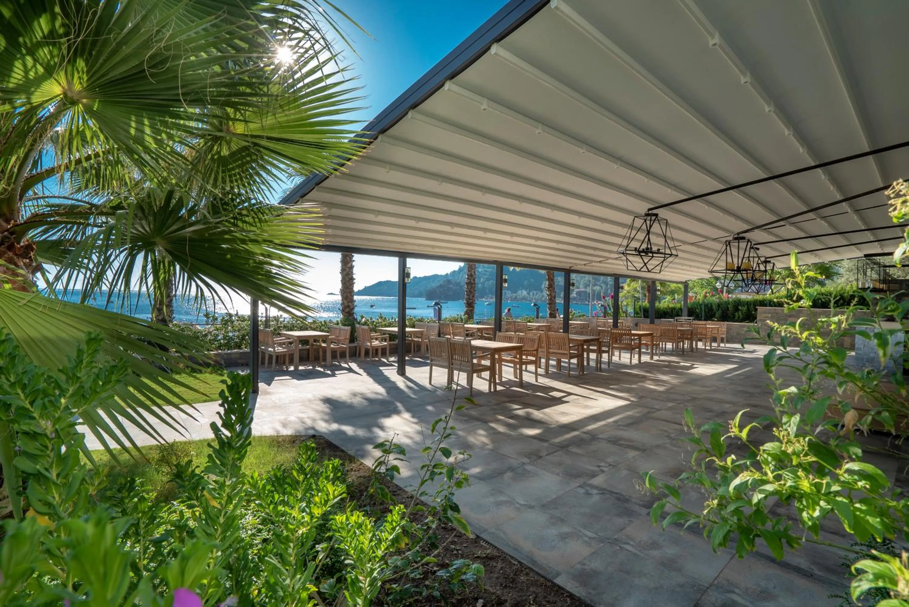 Restaurant/places to eat in Turunc Premium Hotel