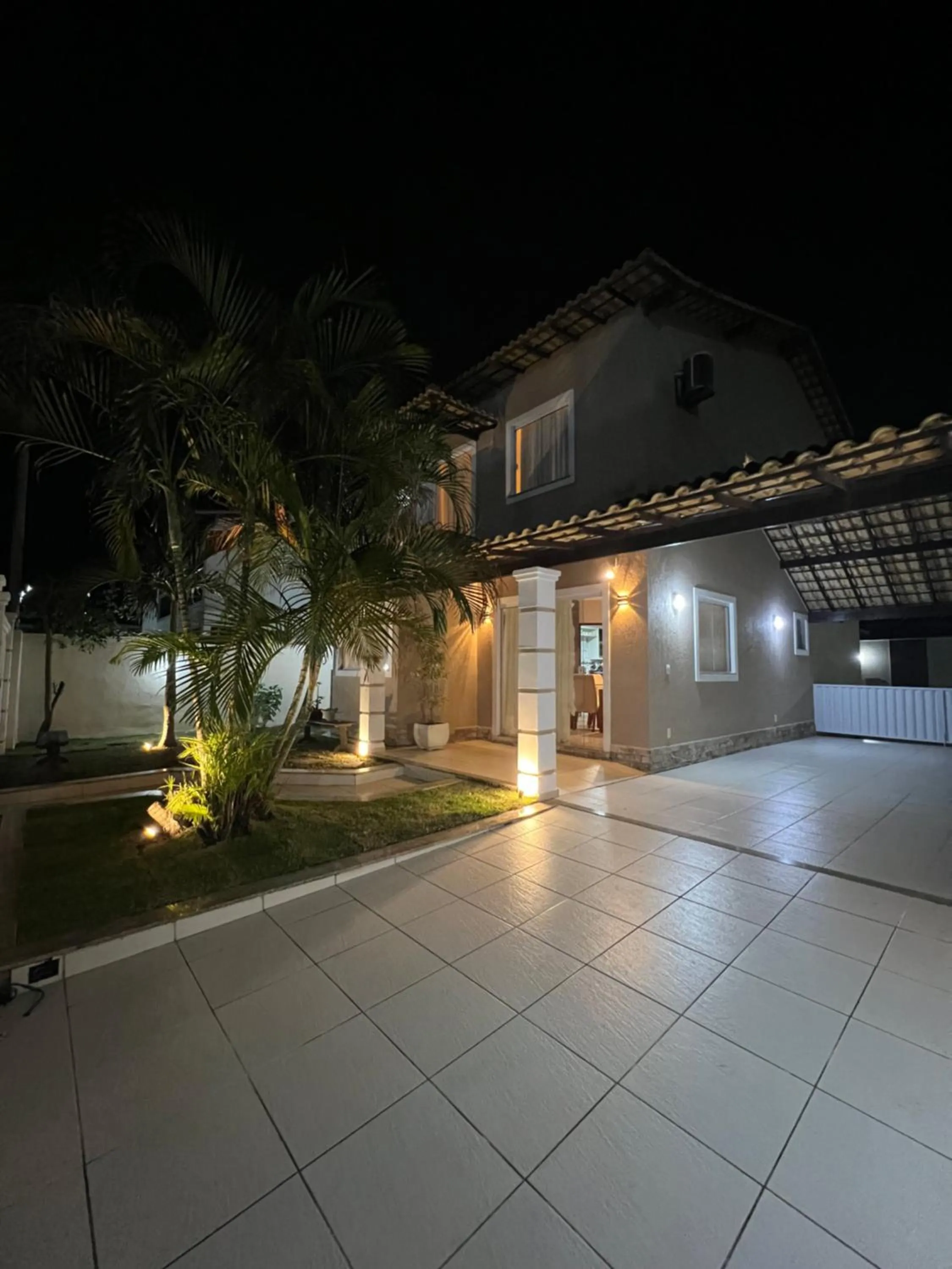 Casa com piscina, churrasqueira e ar condicionado em condomínio