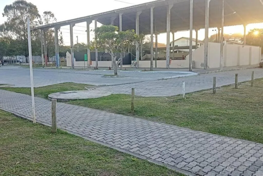 Casa com piscina, churrasqueira e ar condicionado em condomínio