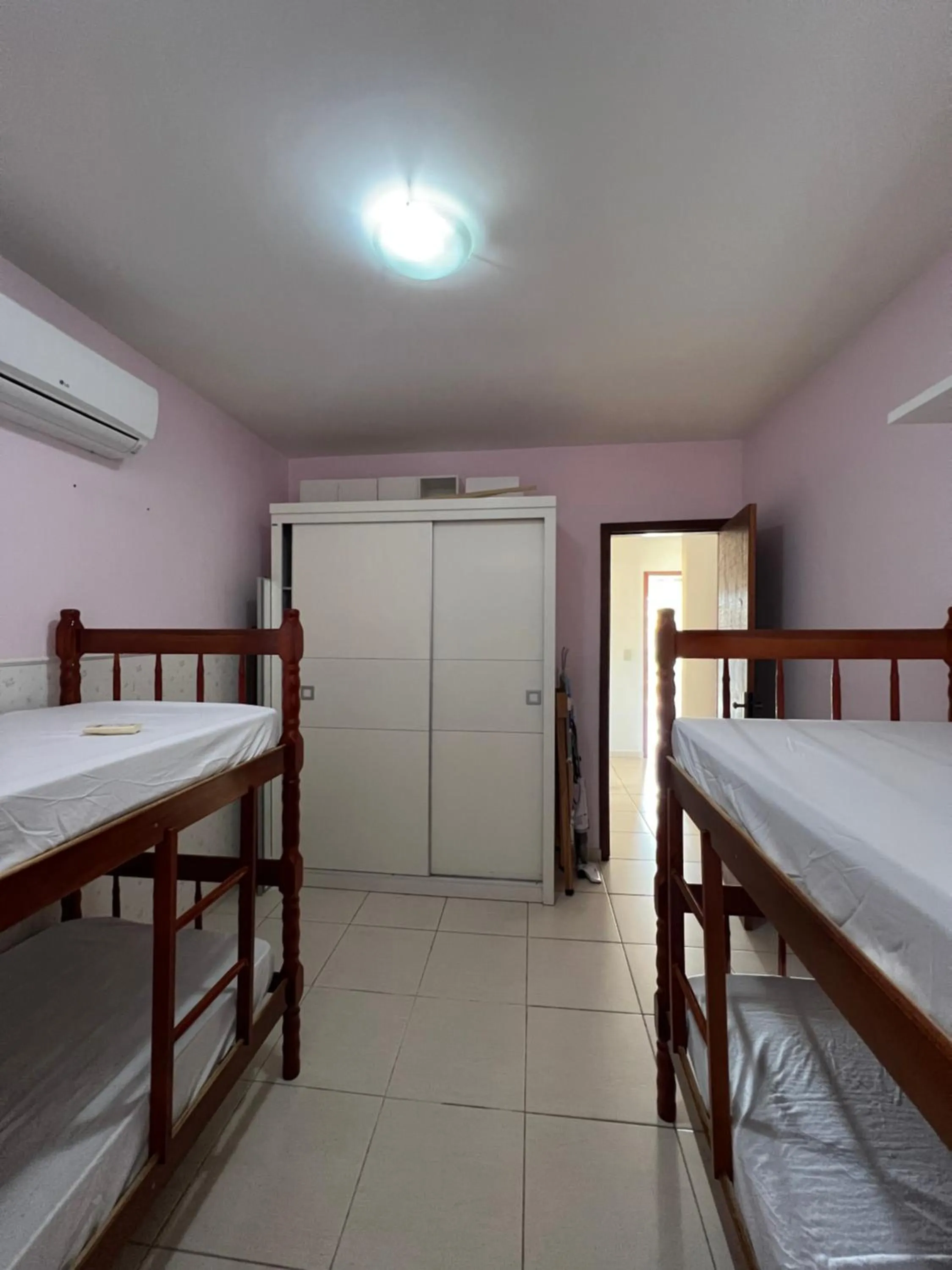 Bed in Casa com piscina, churrasqueira e ar condicionado em condomínio