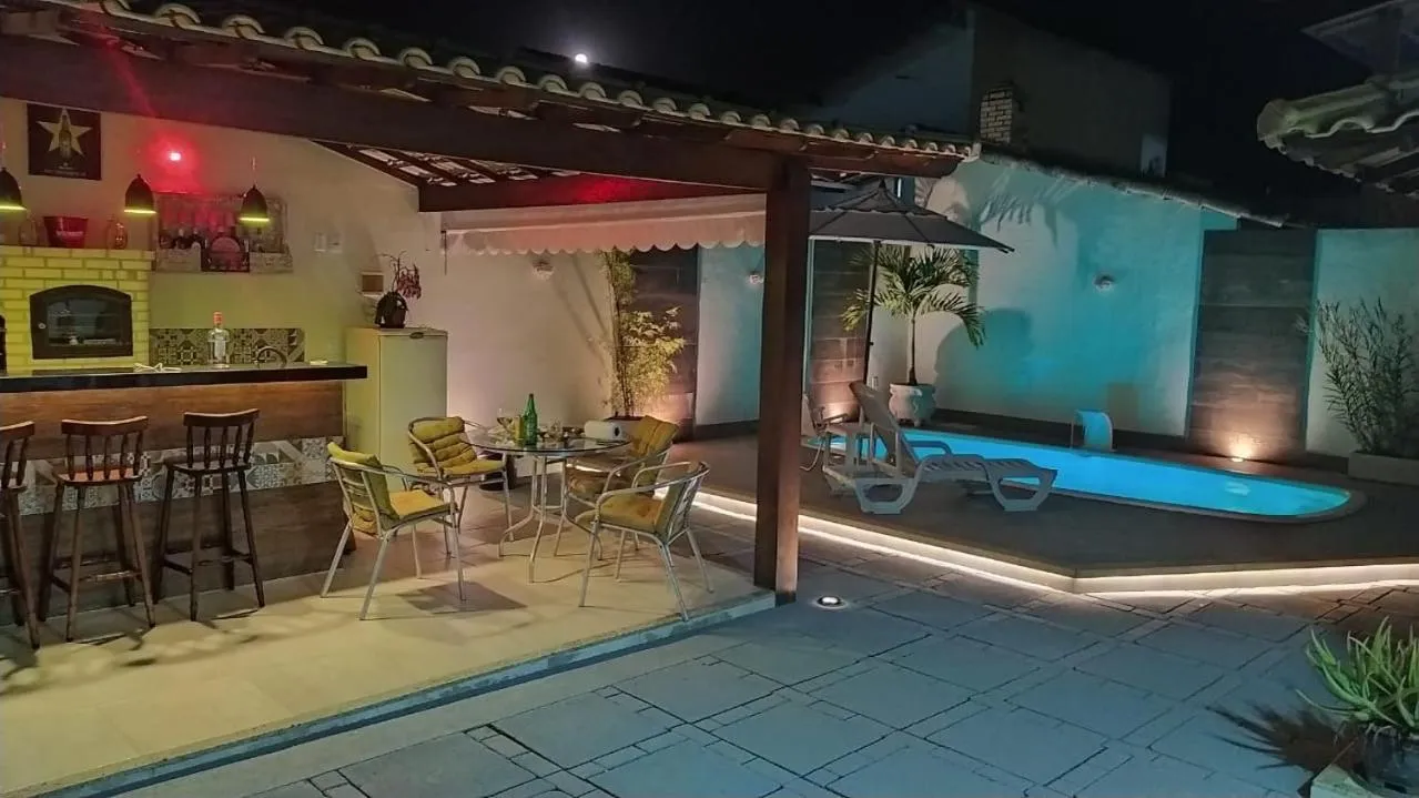 Casa com piscina, churrasqueira e ar condicionado em condomínio