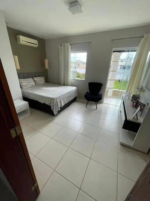 Bed in Casa com piscina, churrasqueira e ar condicionado em condomínio