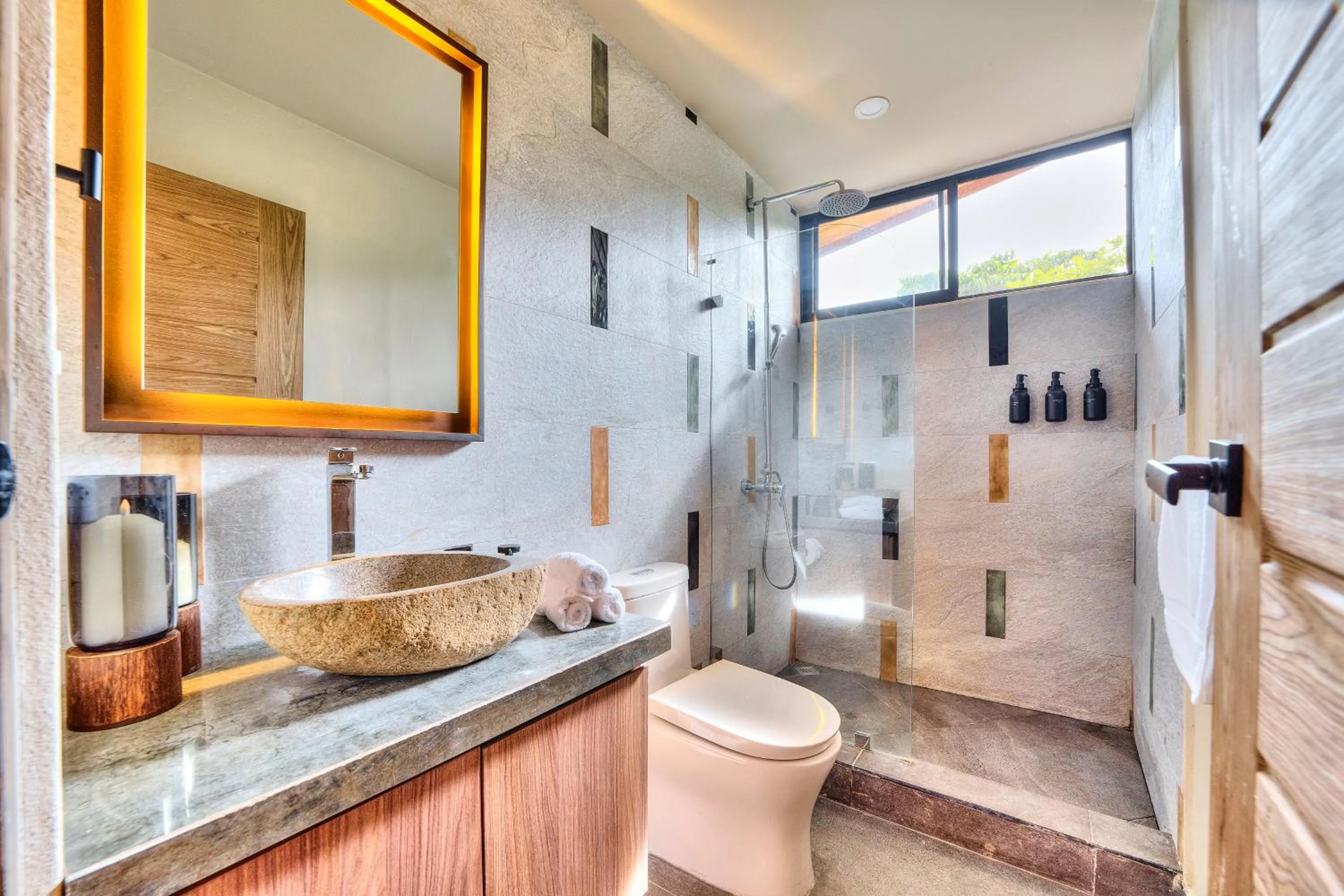 Shower in Conga Boutique Hotel