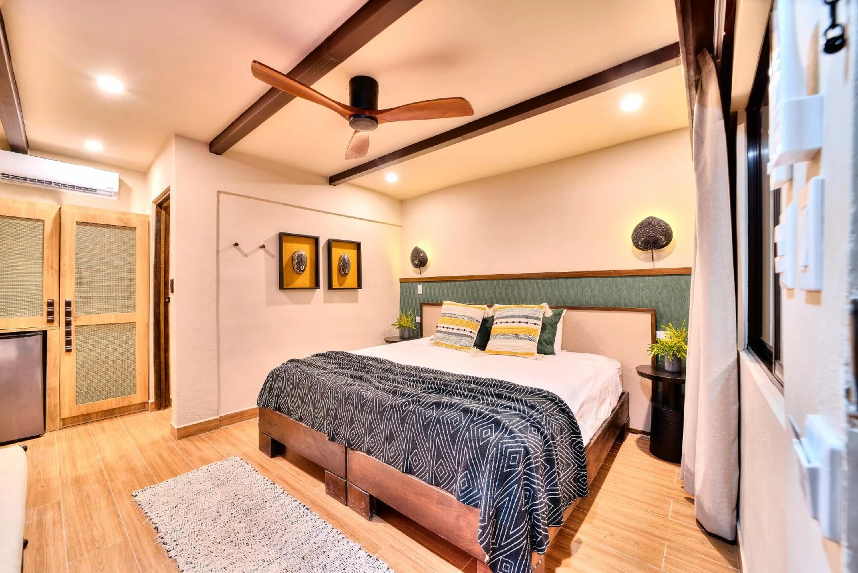 Photo of the whole room, Bed in Conga Boutique Hotel