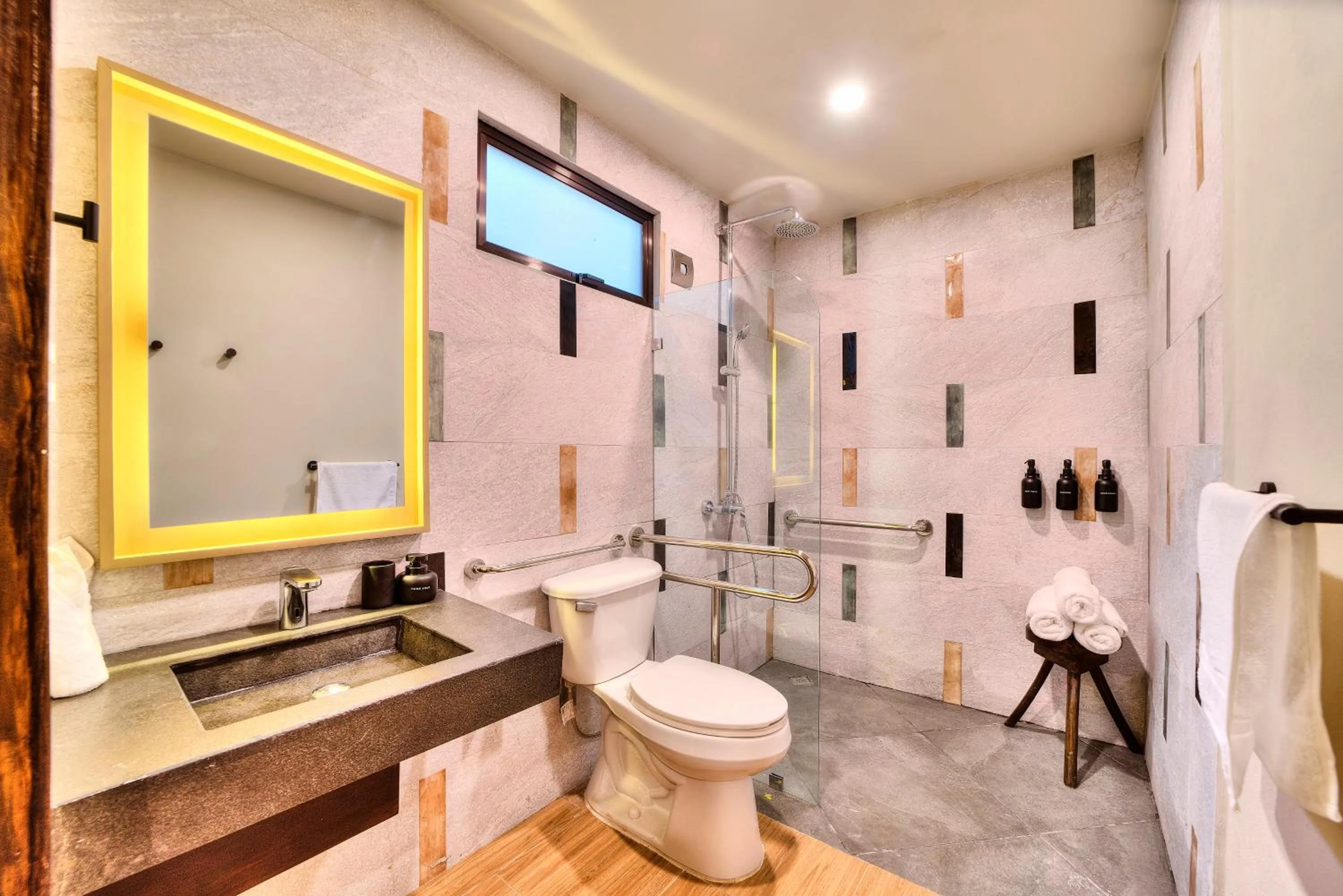 Bathroom in Conga Boutique Hotel