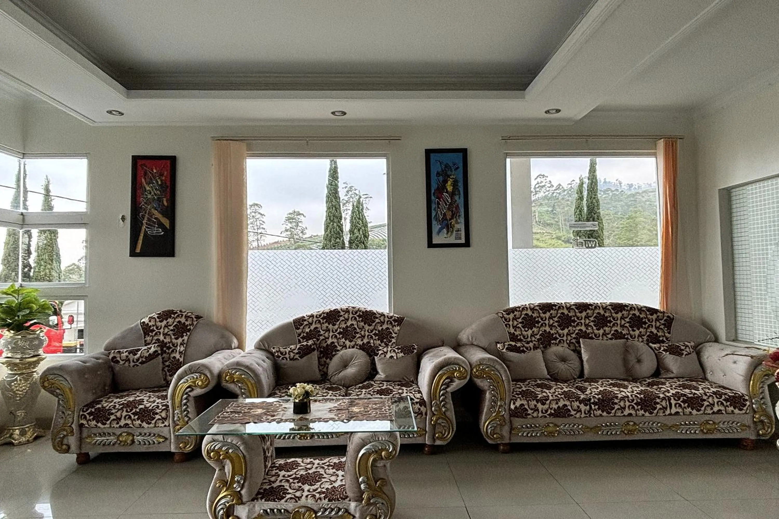 Lobby or reception in Green Hero Darajat Hotel