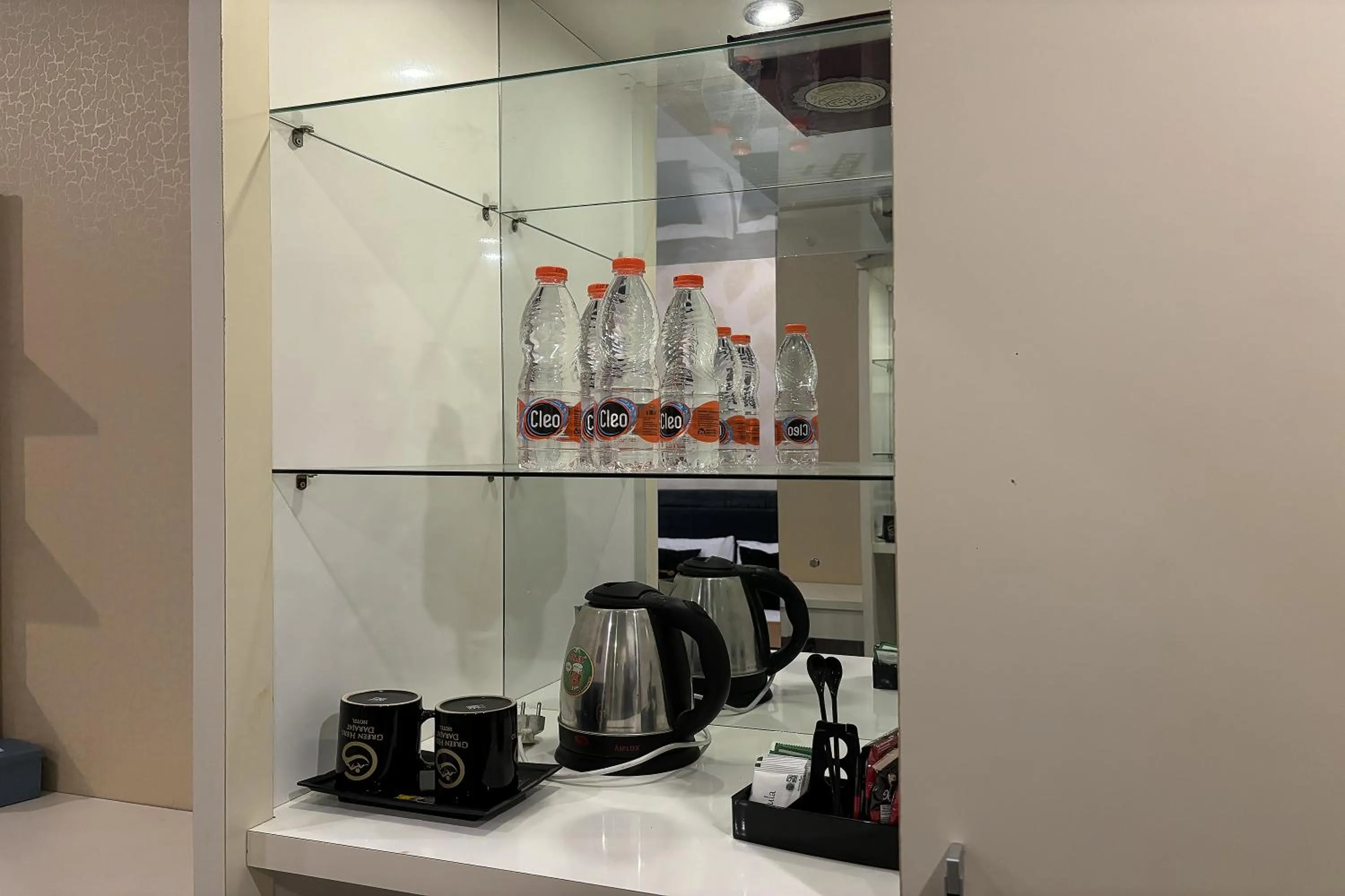 Coffee/tea facilities in Green Hero Darajat Hotel