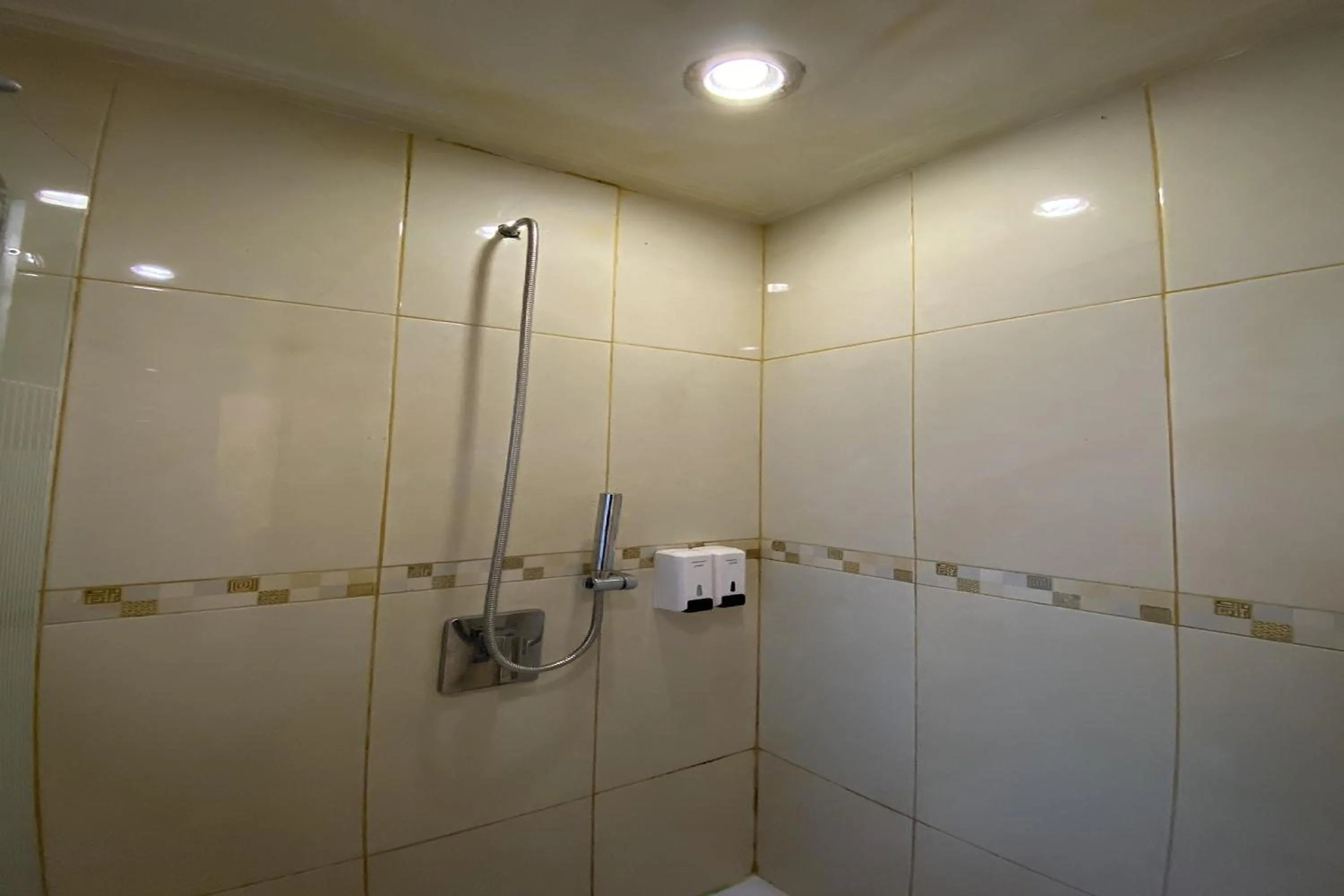 Shower in Green Hero Darajat Hotel