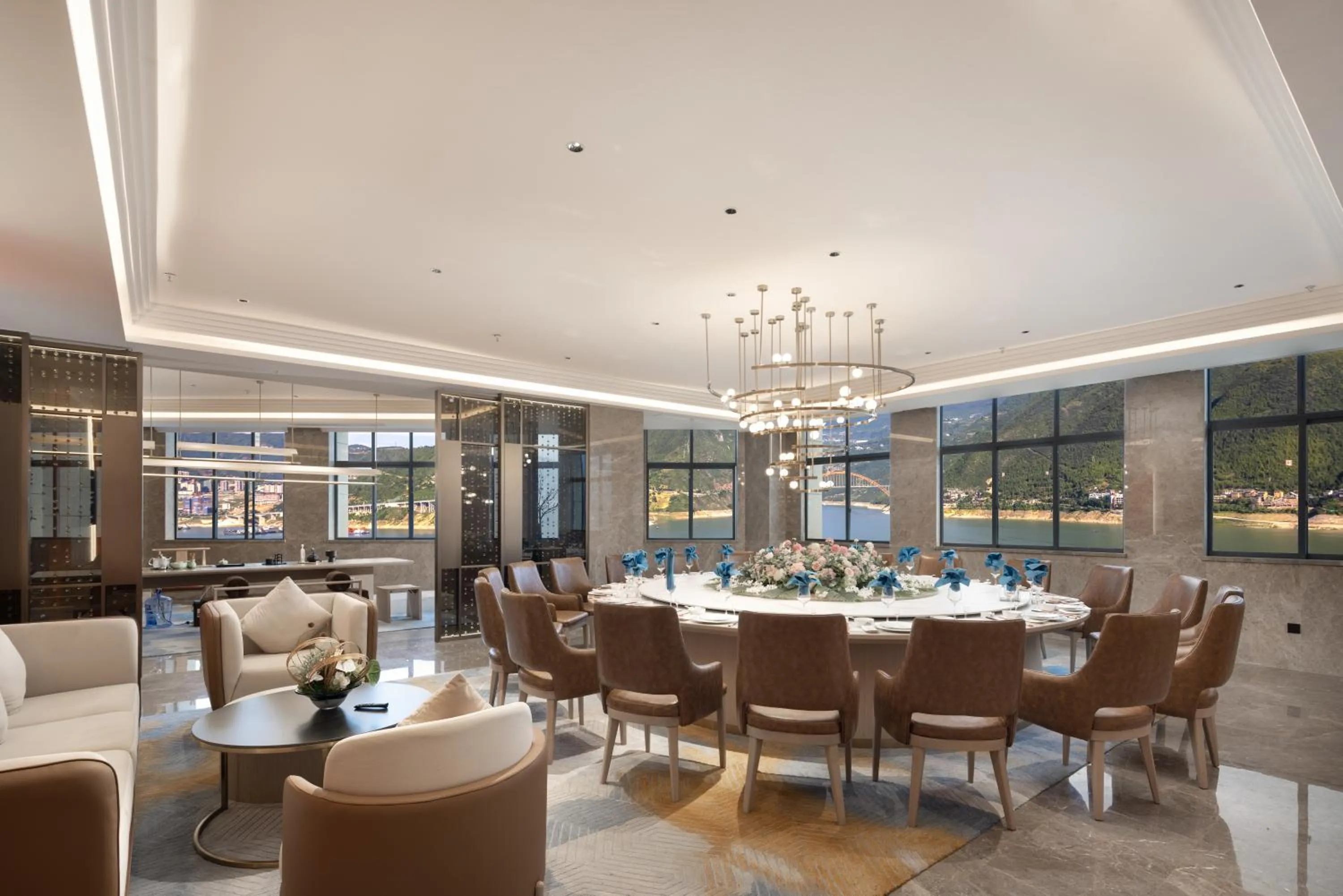 Restaurant/places to eat in Home2 by Hilton Chongqing Wushan