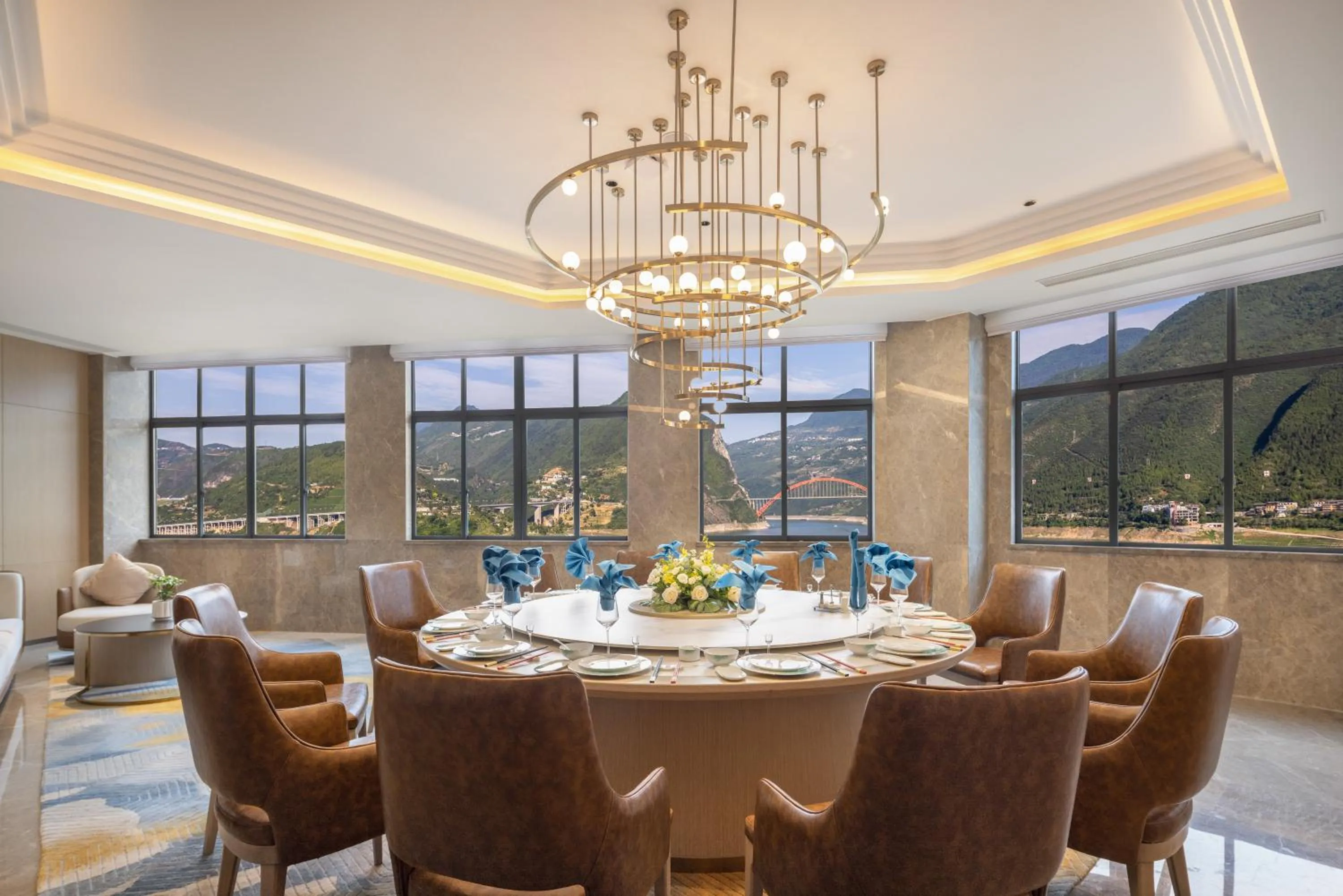 Restaurant/places to eat in Home2 by Hilton Chongqing Wushan