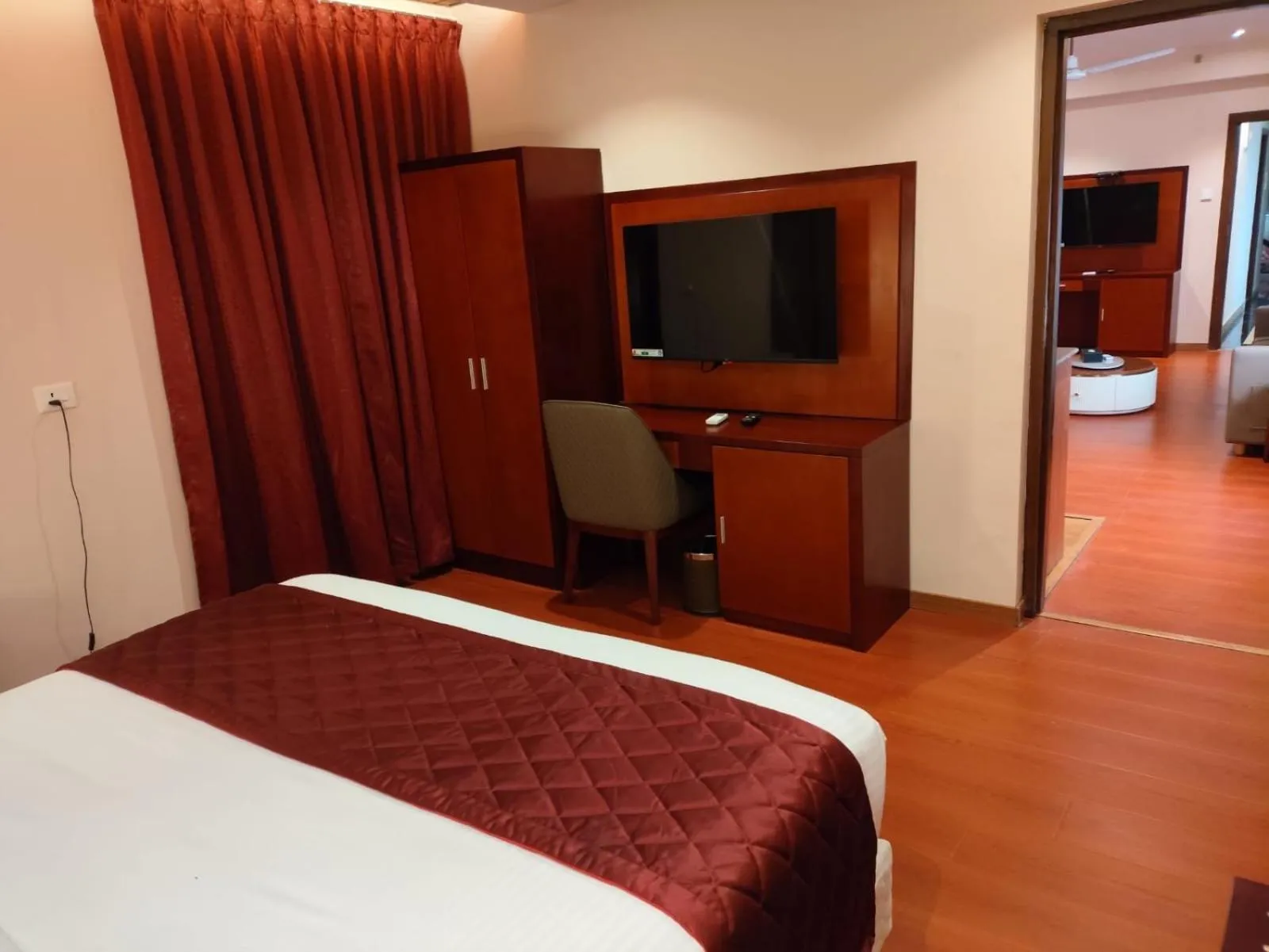 TV and multimedia, Bed in Park Avenue Hotel & Apartments Trichy