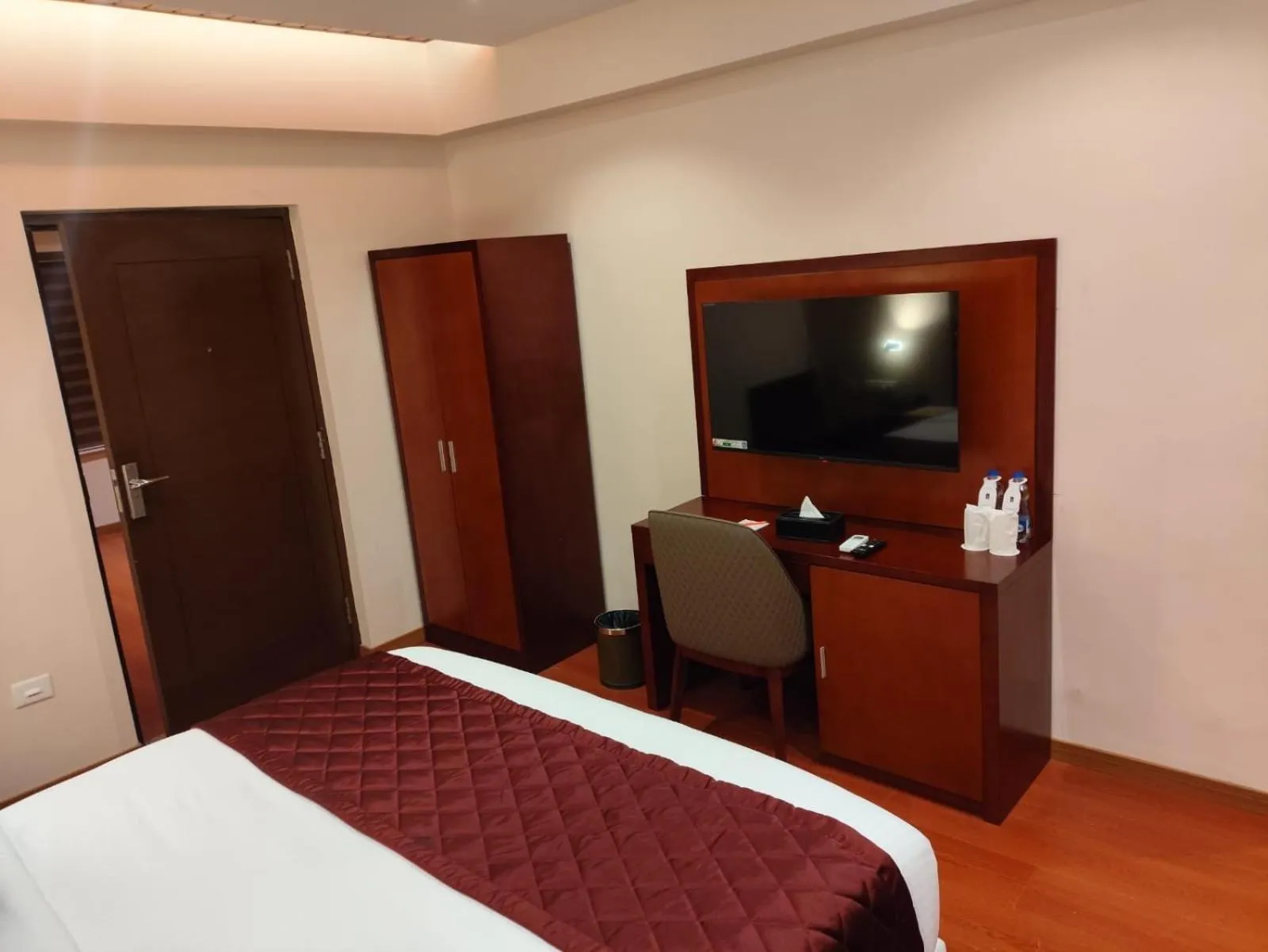 TV and multimedia, Bed in Park Avenue Hotel & Apartments Trichy