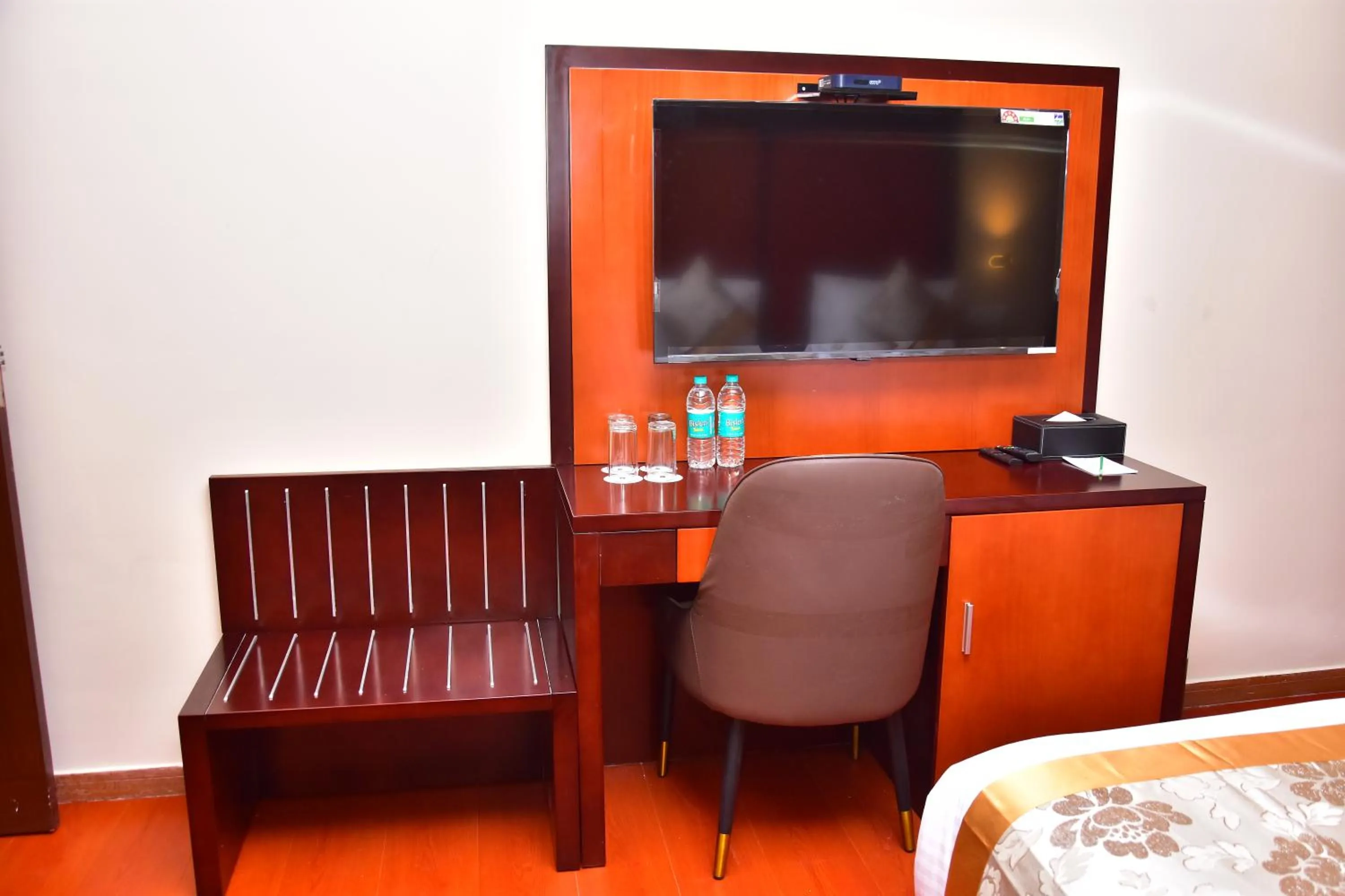 TV and multimedia, Bed in Park Avenue Hotel & Apartments Trichy