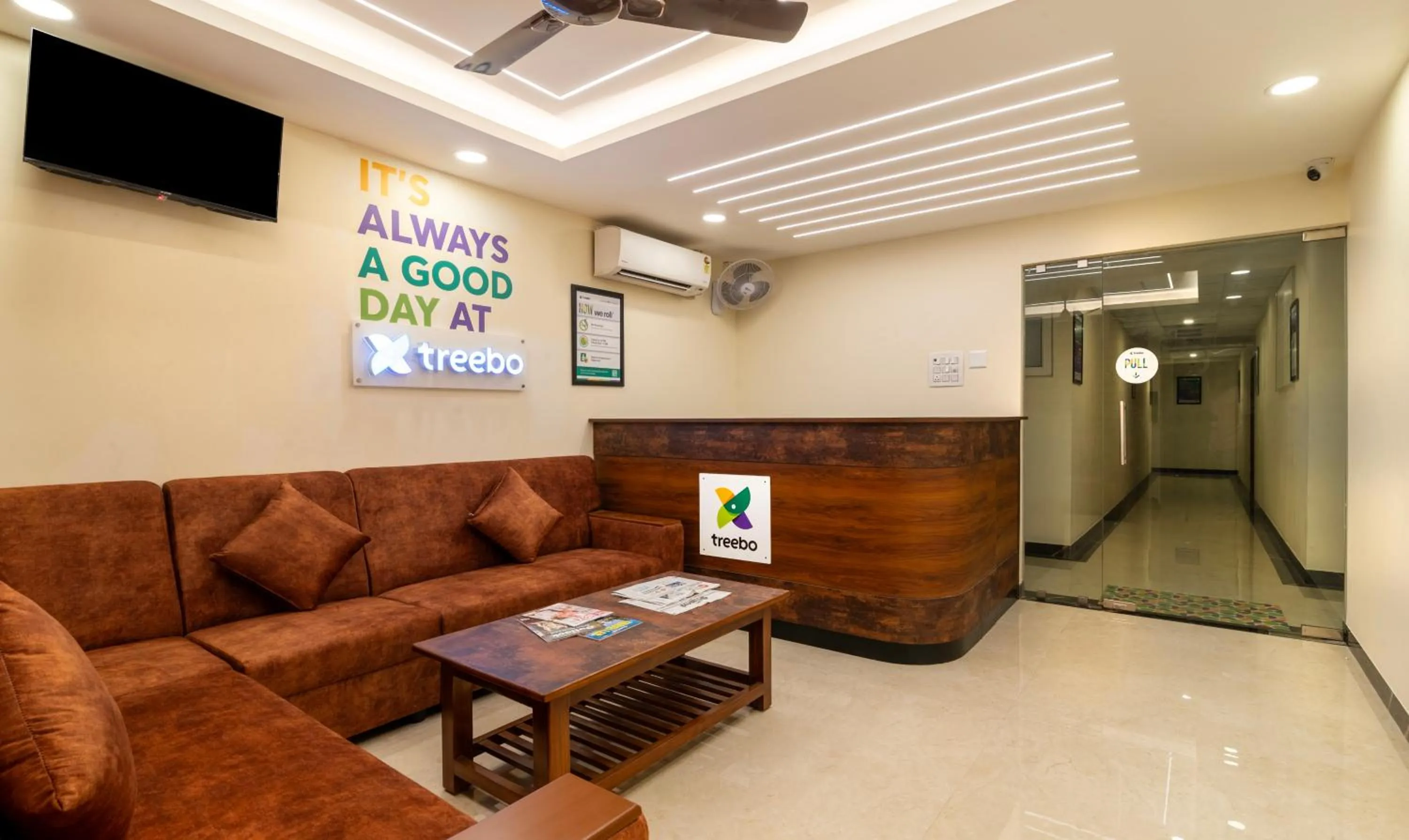 Lobby or reception in Treebo Rakshitha, Porur