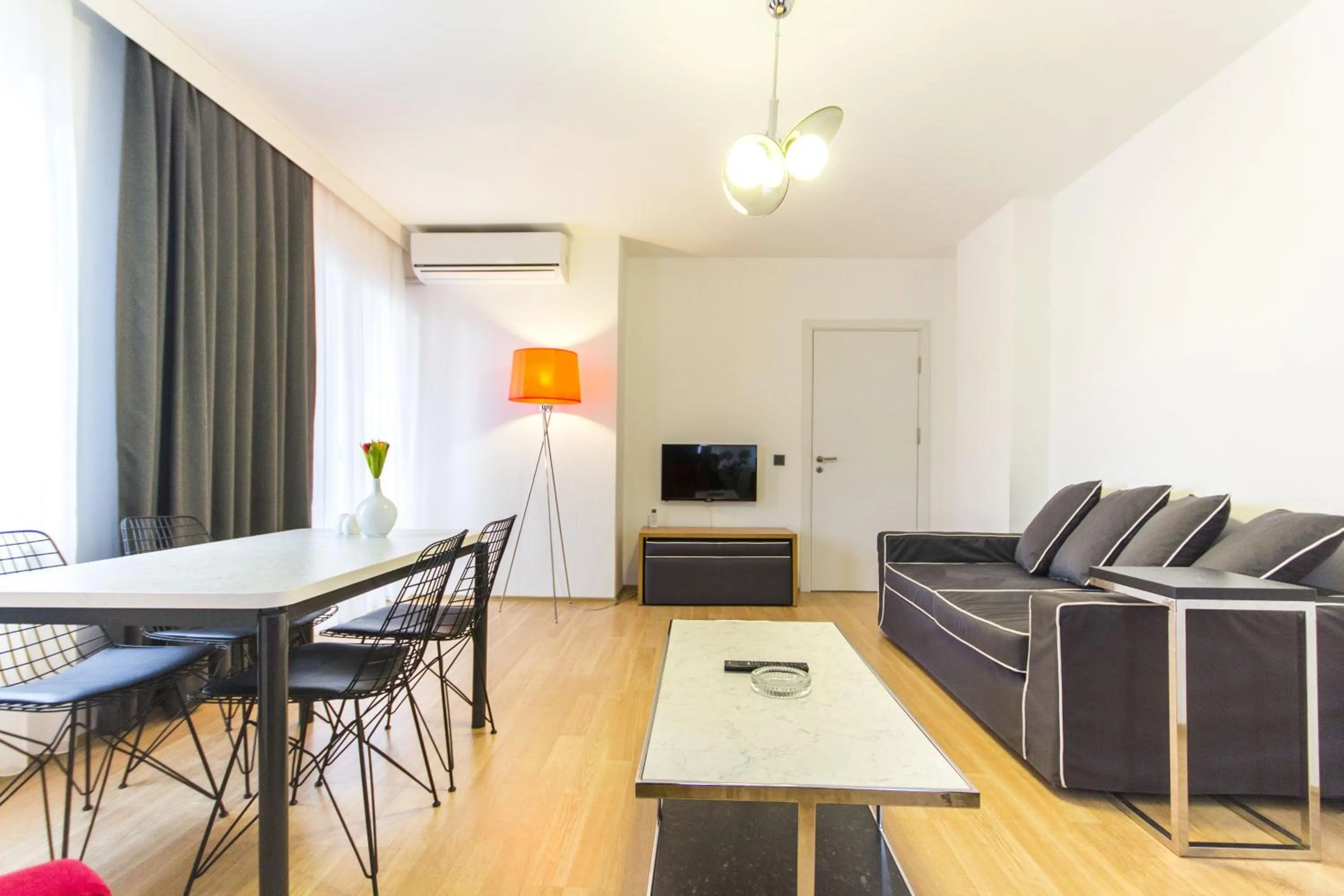 TV and multimedia in Nish Suites Atasehir