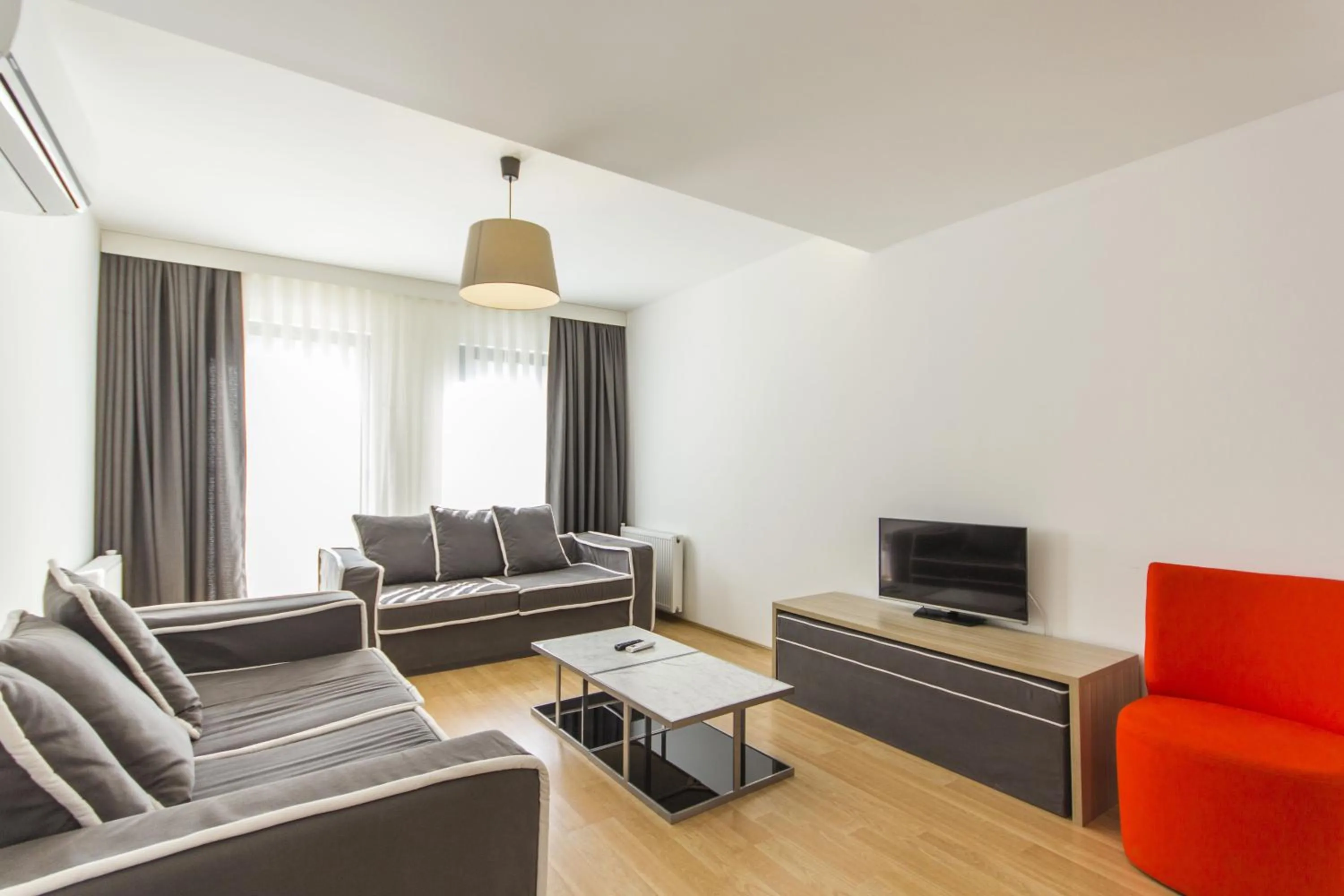 Photo of the whole room in Nish Suites Atasehir