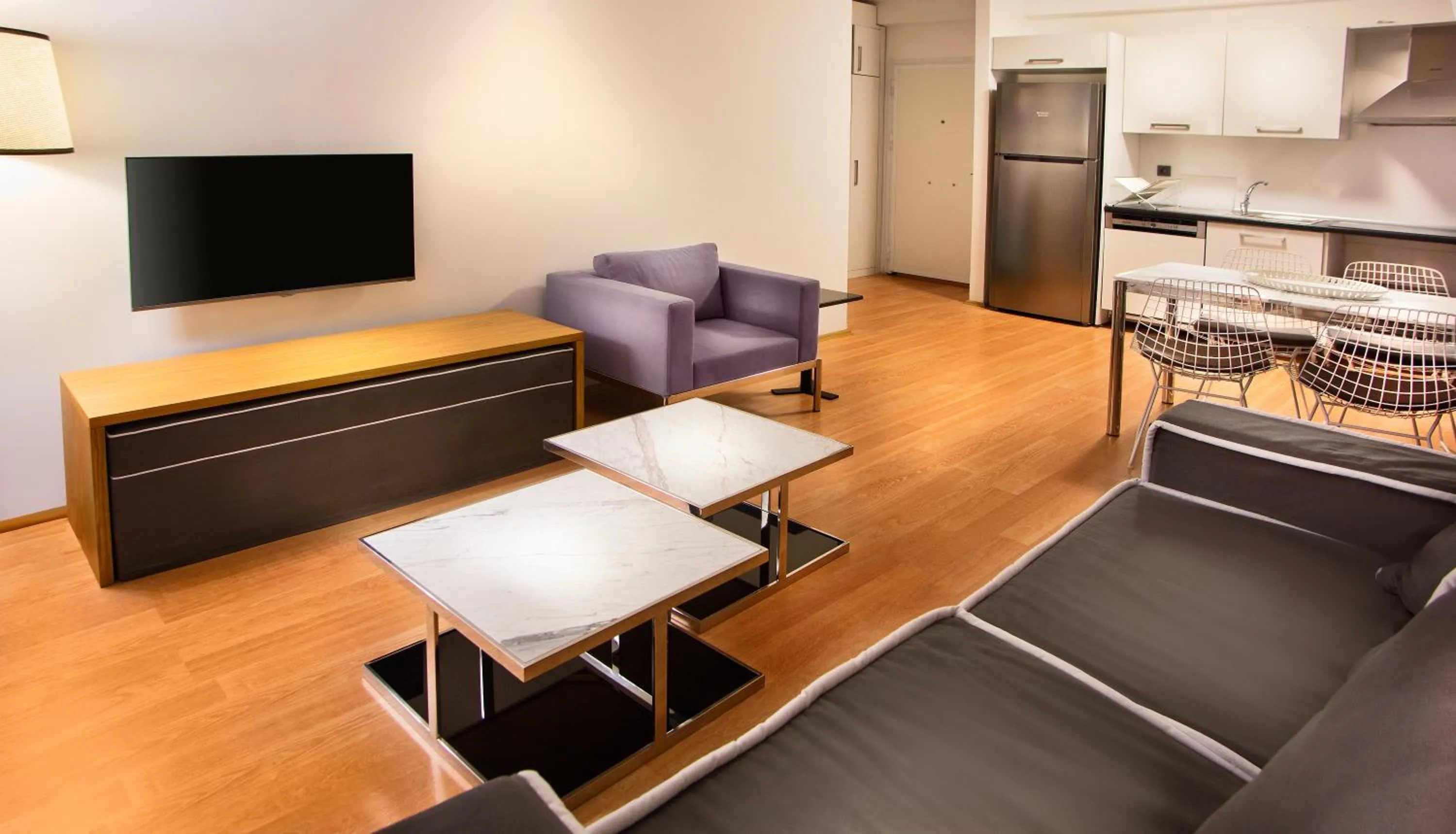 Communal lounge/ TV room in Nish Suites Atasehir