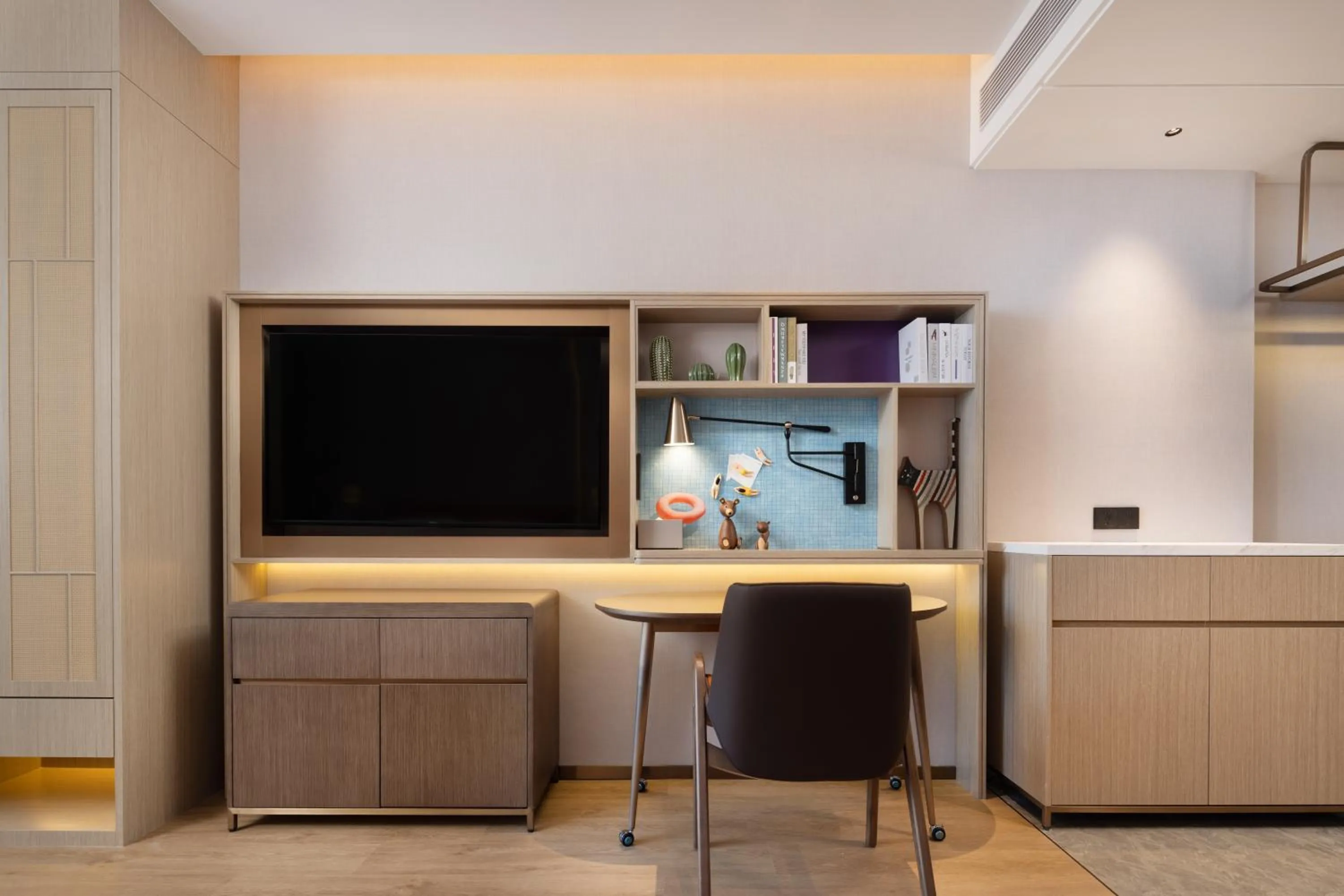 Home2 Suite by Hilton Jingjiang Binjiang New Town