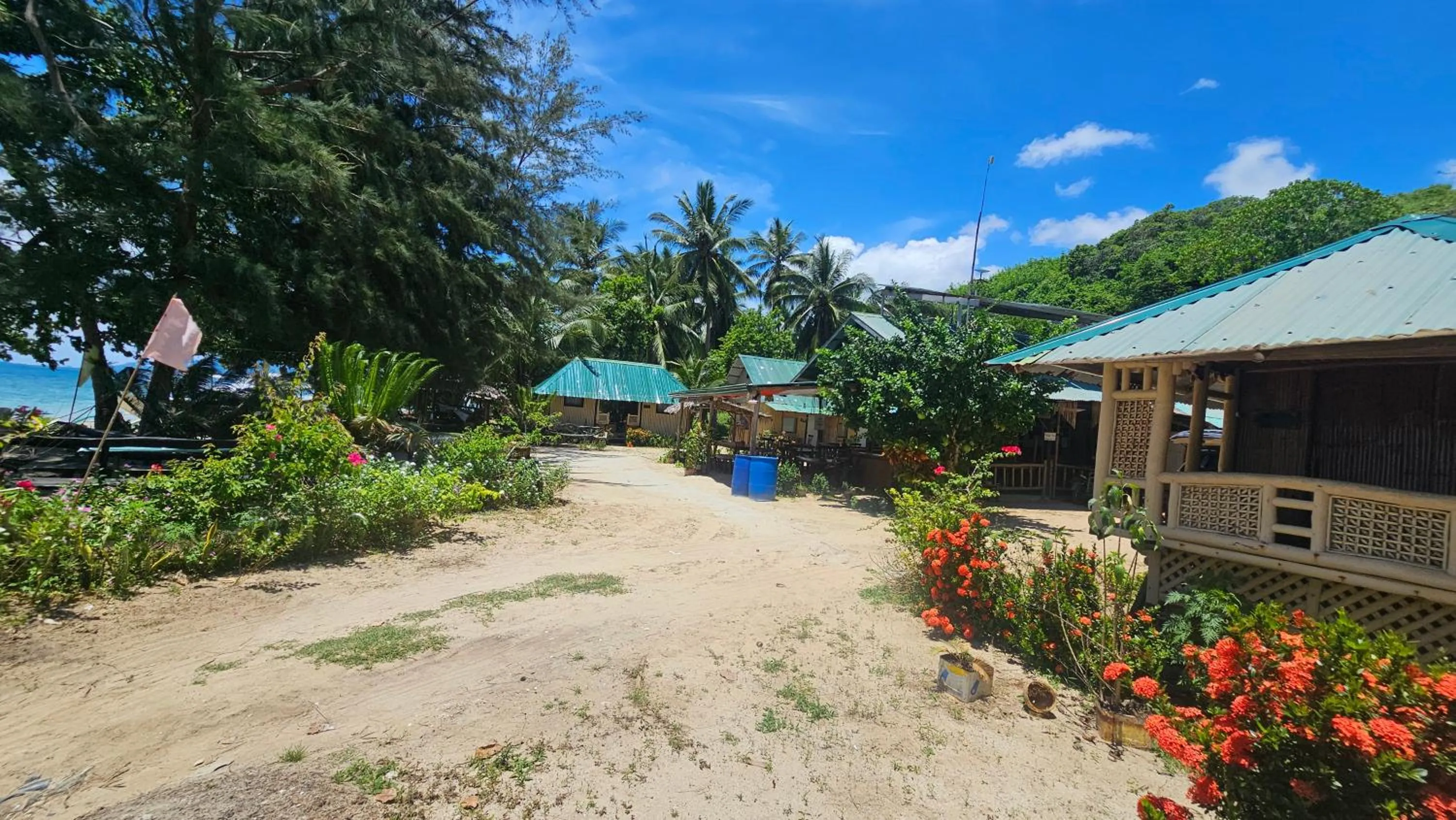 Property building in Floresitas Beach Resort