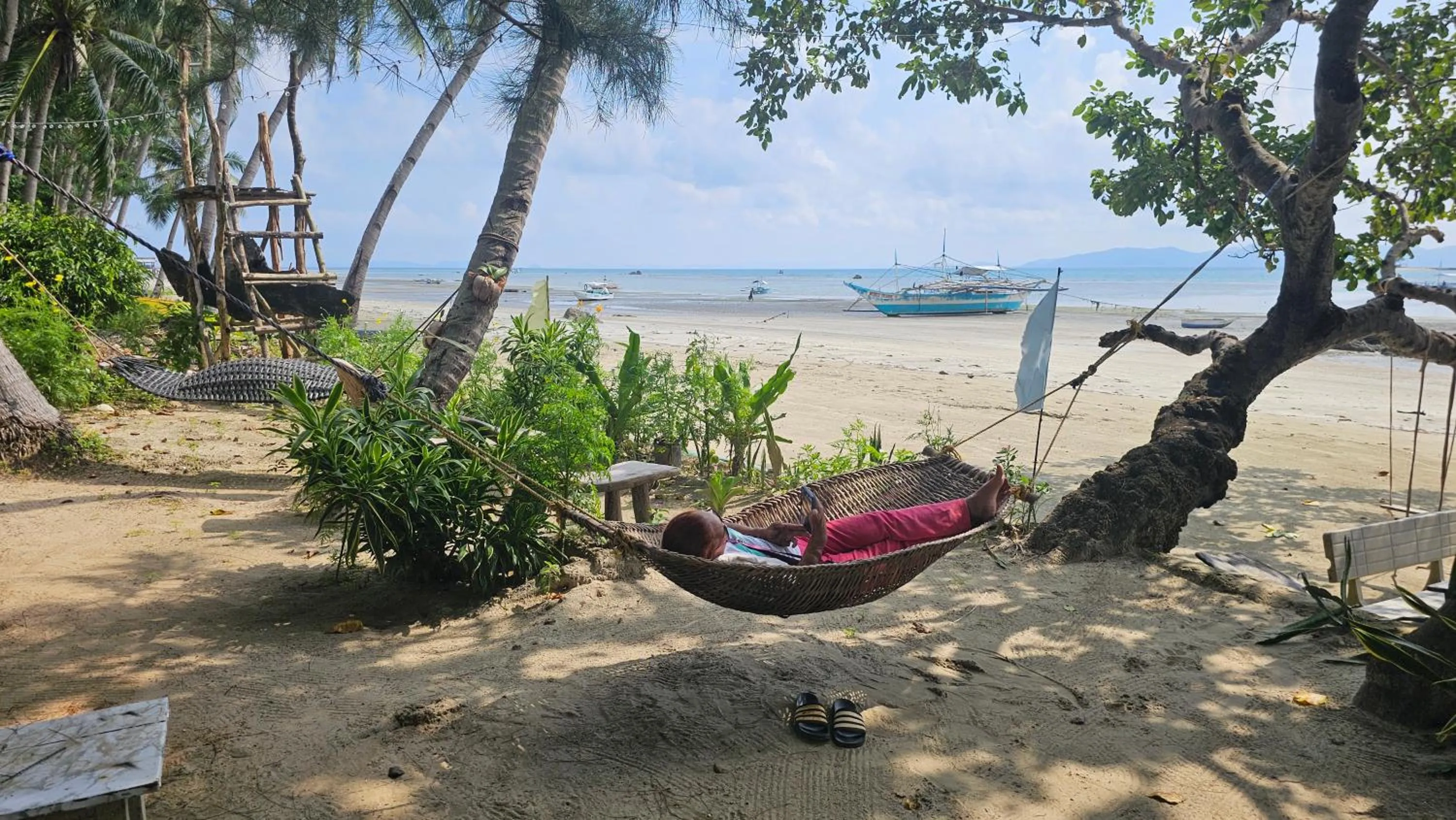 People in Floresitas Beach Resort