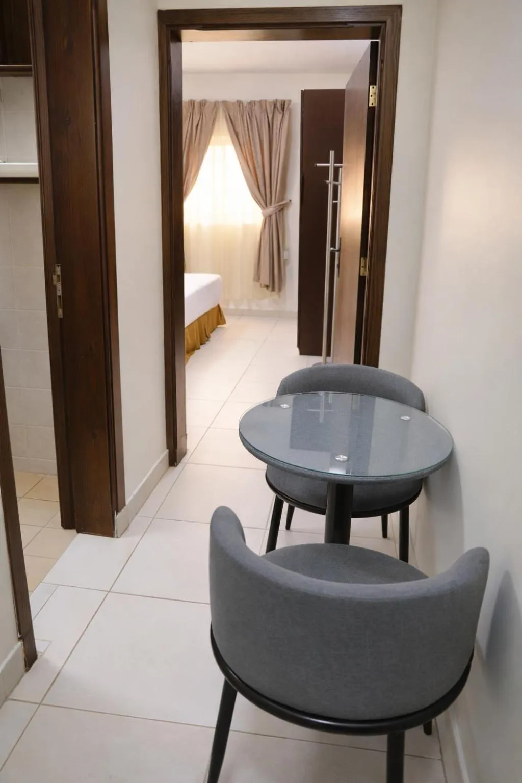 Dining area, Bed in Binayat Hama Serviced Apartments