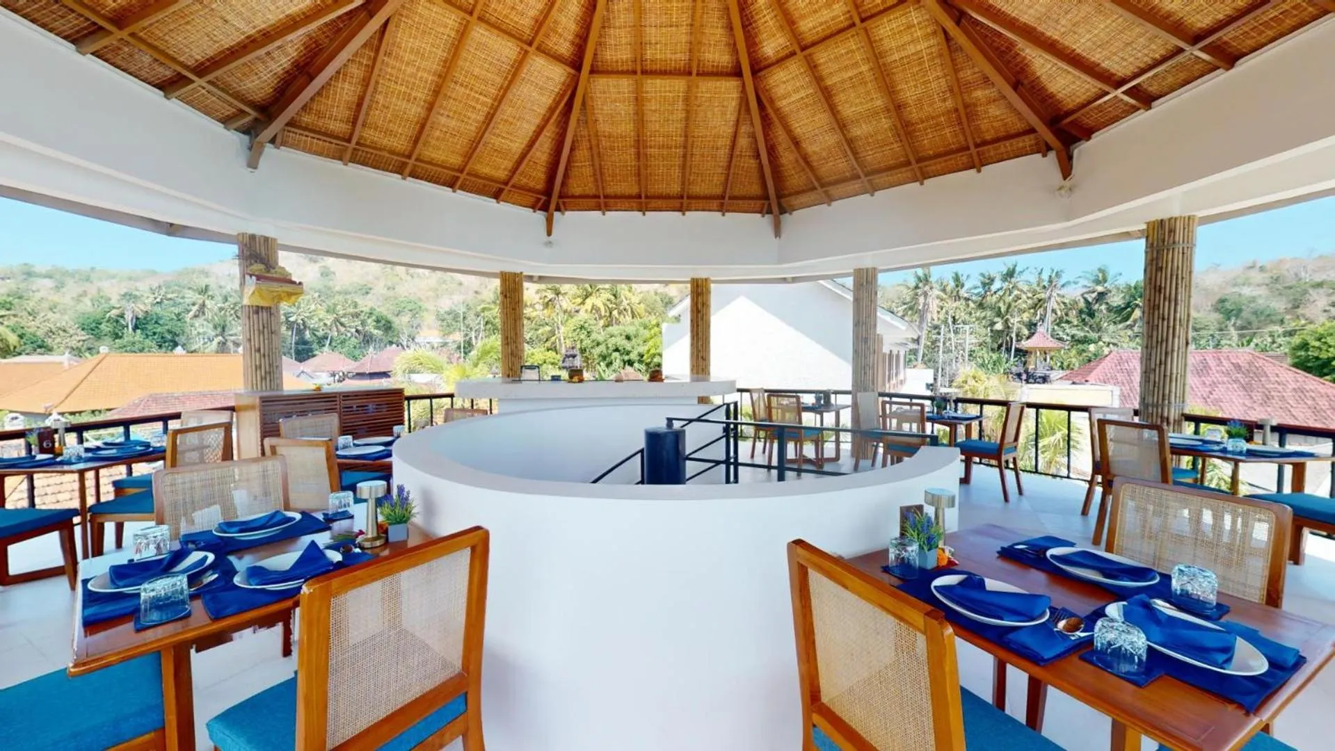 Restaurant/places to eat in Segara Seaside Resort