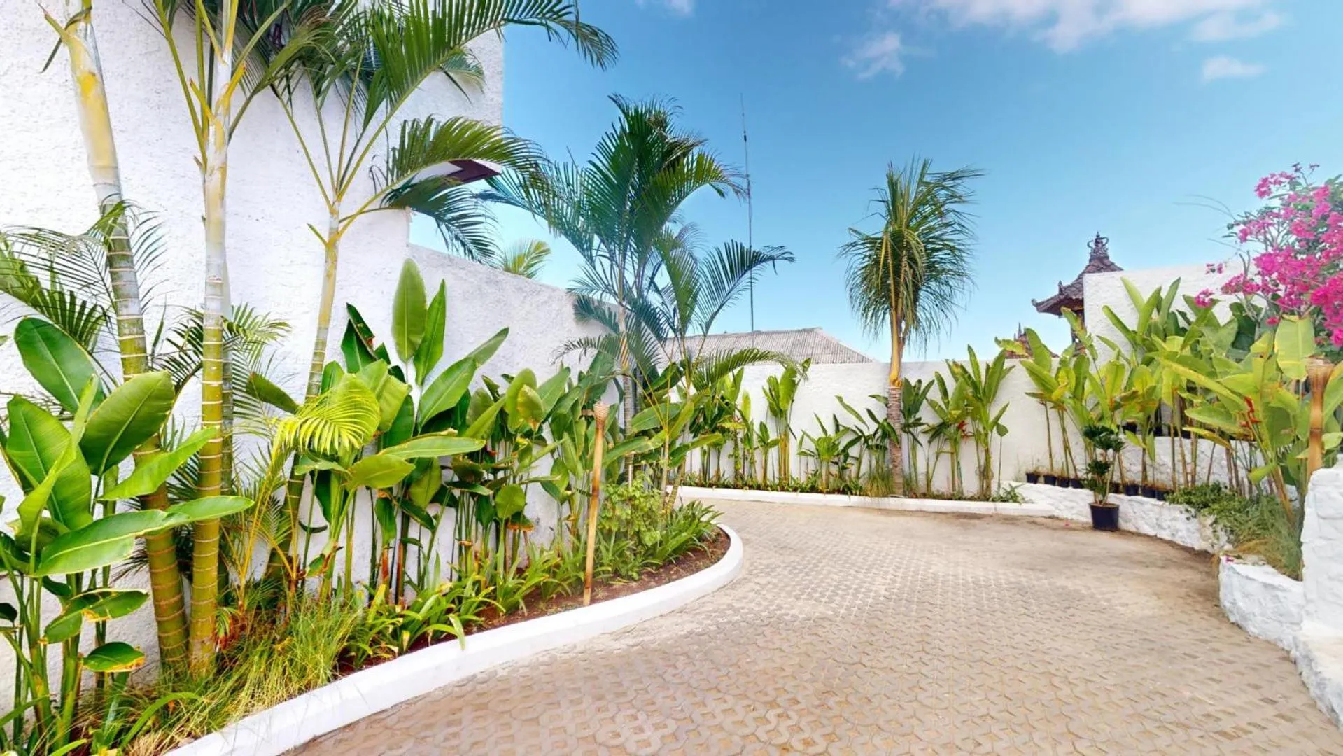 Restaurant/places to eat in Segara Seaside Resort