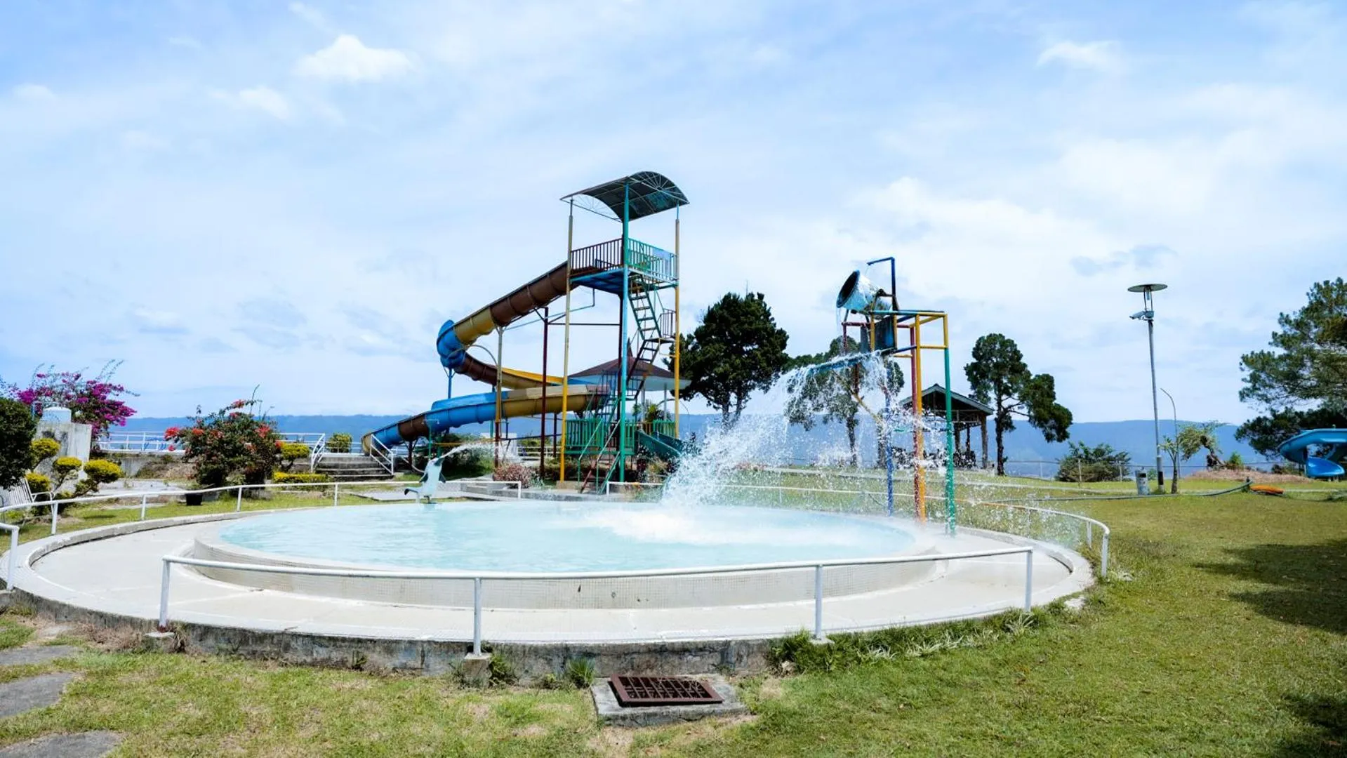 Swimming pool in Bobocabin Patra, Parapat