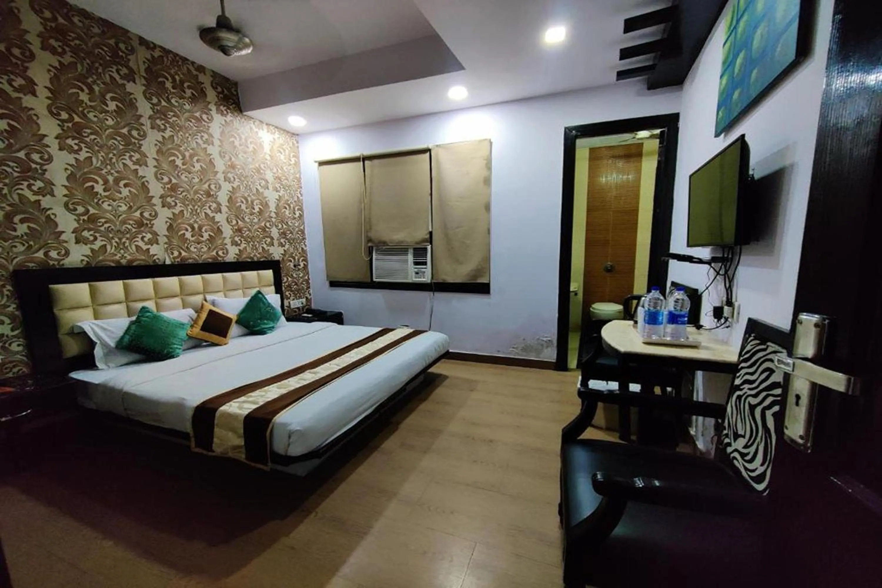 Bed in Hotel Asko International