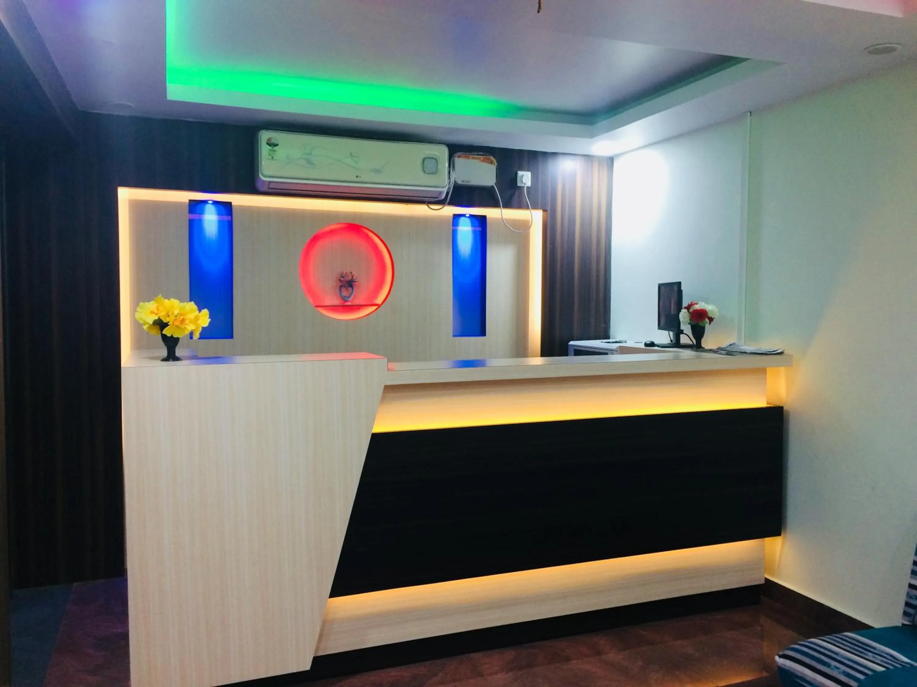 Lobby or reception in NH Regency