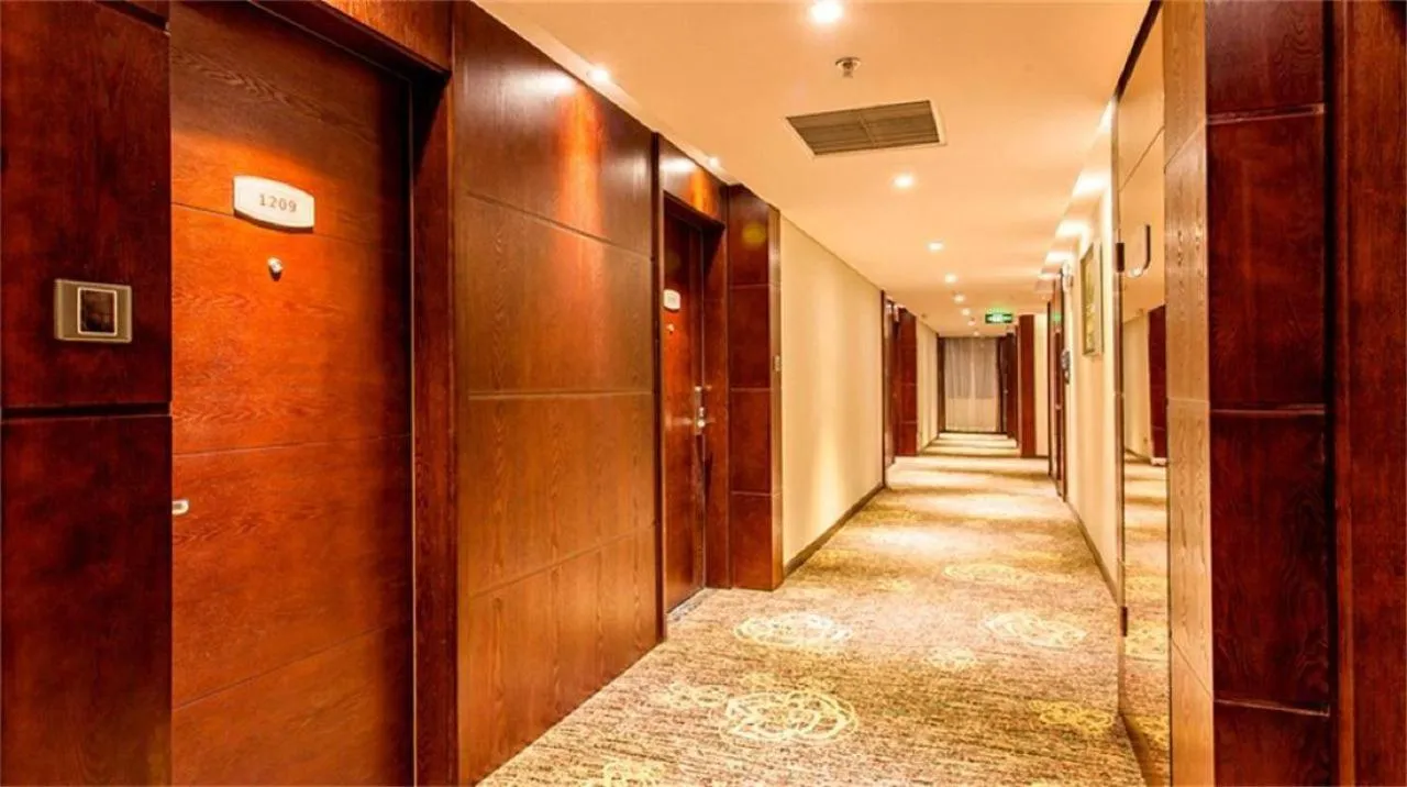 elevator in Bestway Hotel Xi'an