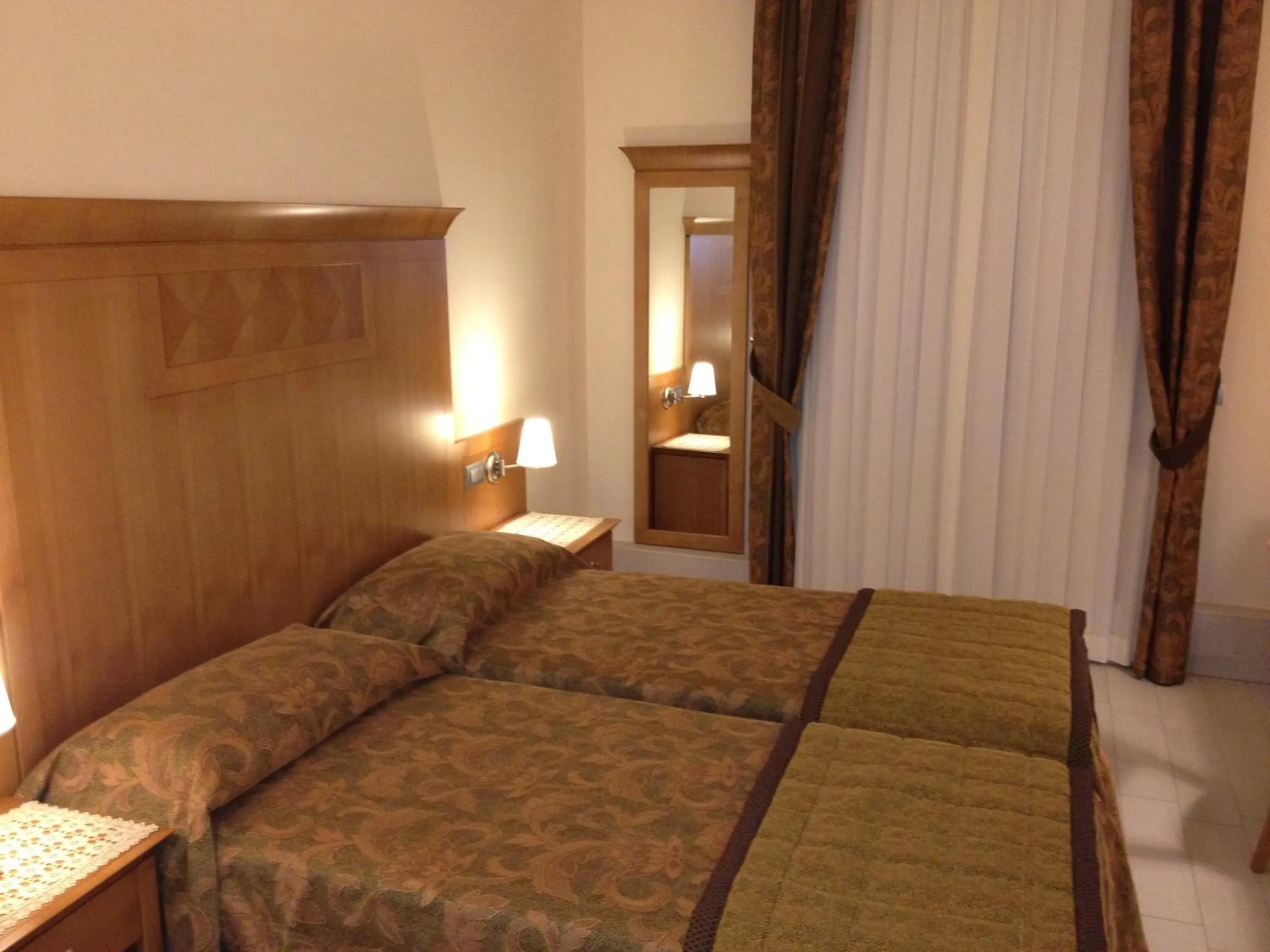 Photo of the whole room, Bed in B&B Teatro Ristori Verona
