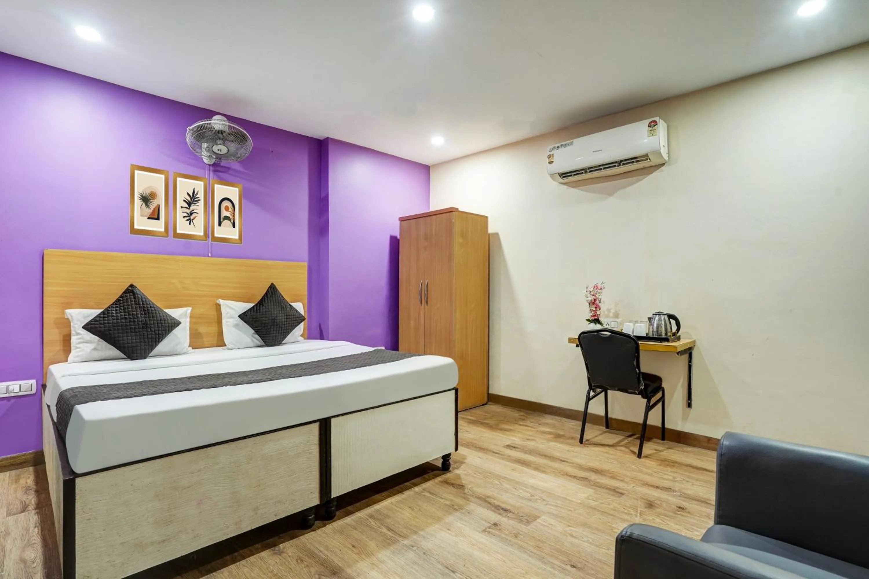 Bedroom, Bed in Hotel Twamev residency Uttam Nagar couple friendly