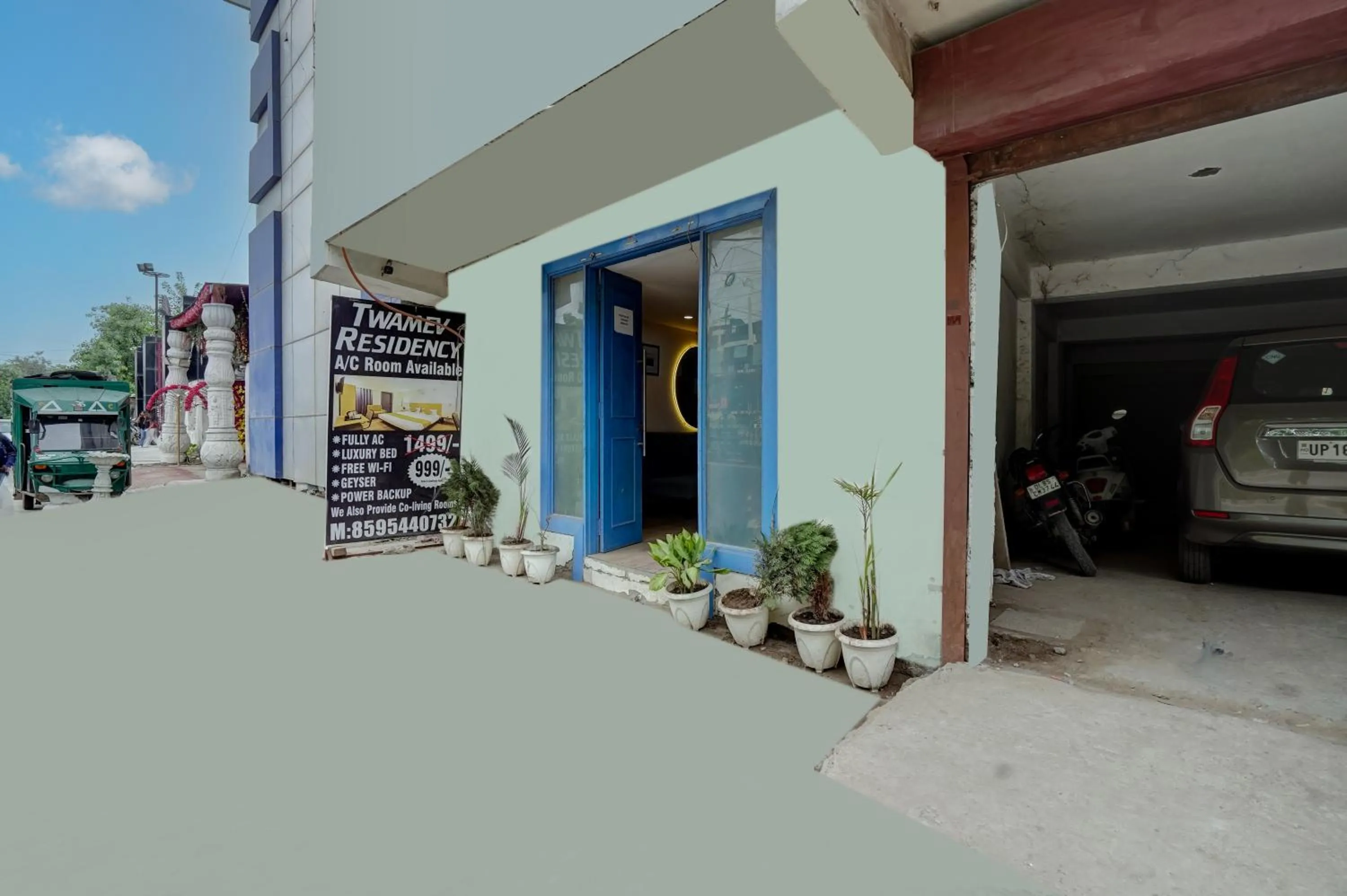 Facade/entrance in Hotel Twamev residency Uttam Nagar couple friendly