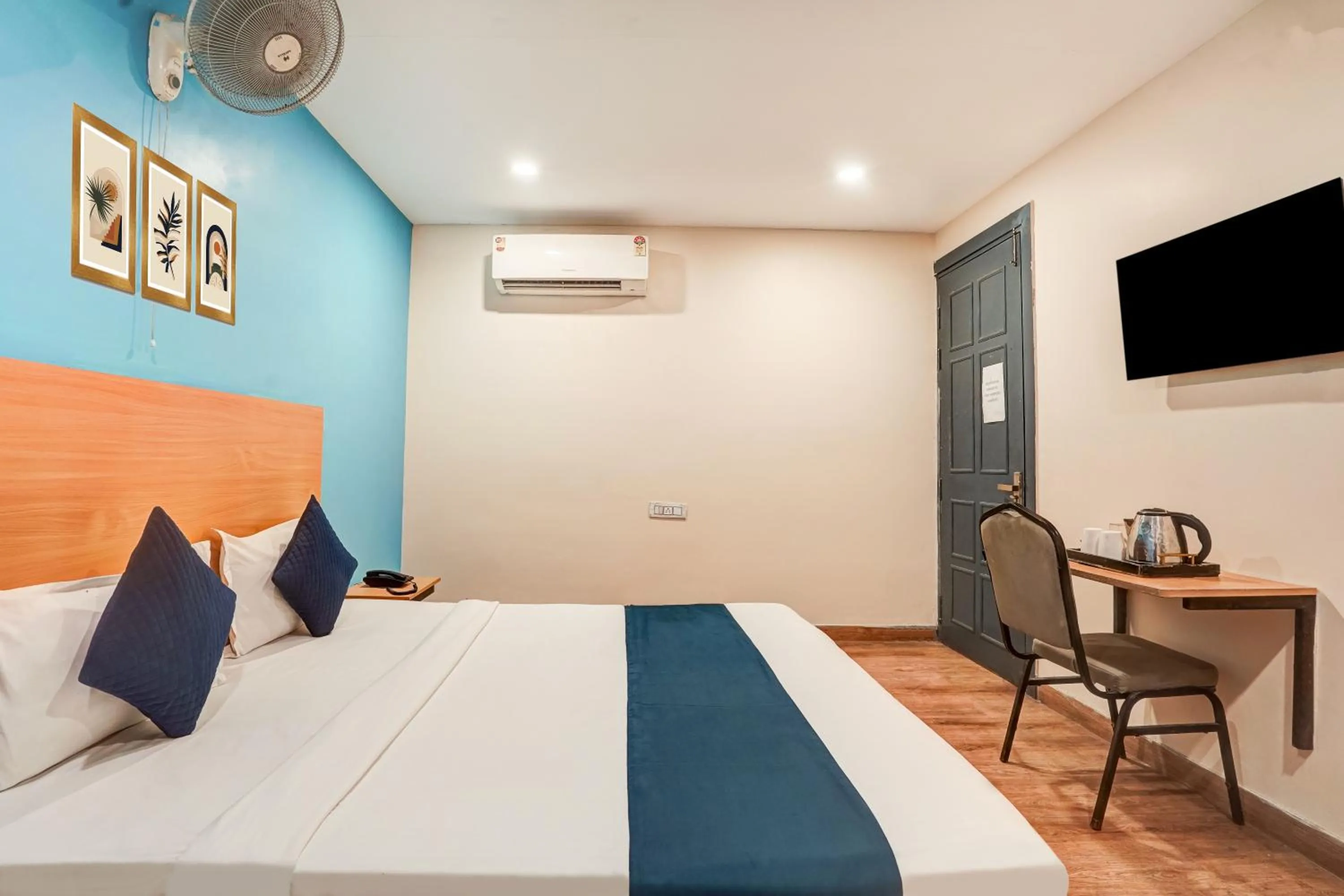 Bedroom, Bed in Hotel Twamev residency Uttam Nagar couple friendly