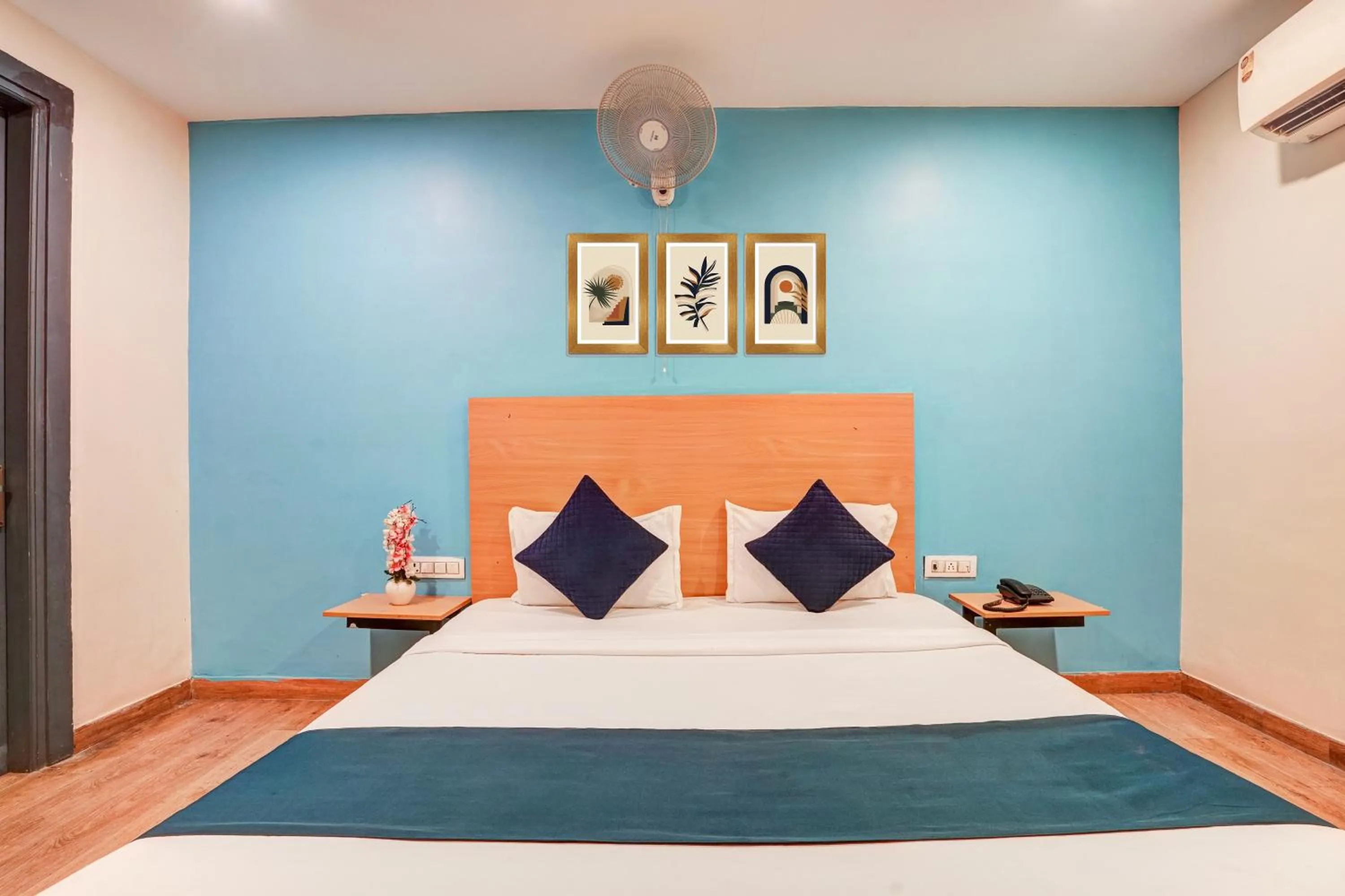 Bedroom, Bed in Hotel Twamev residency Uttam Nagar couple friendly