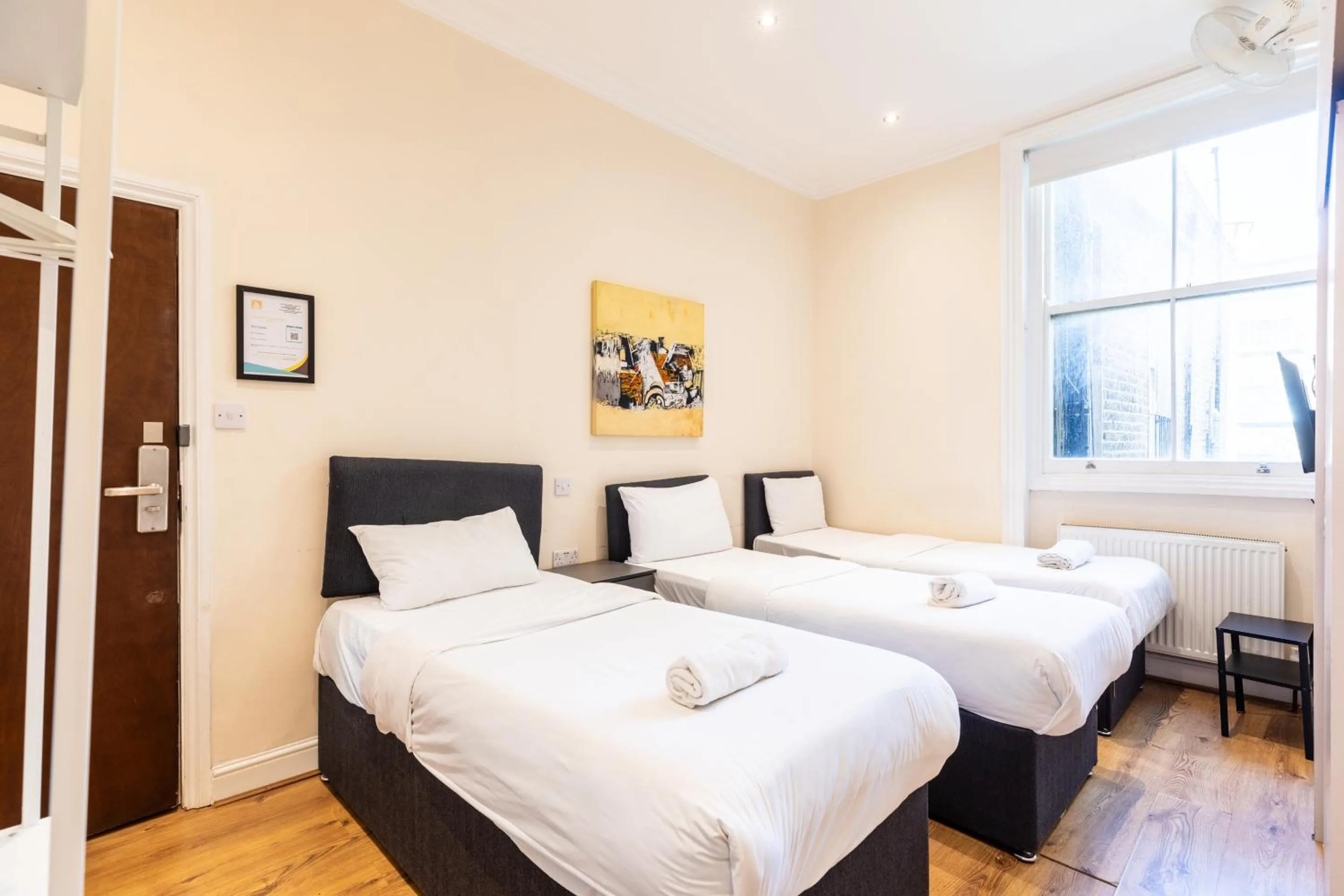 Bedroom, Bed in The Chapter - Hyde Park Hotel