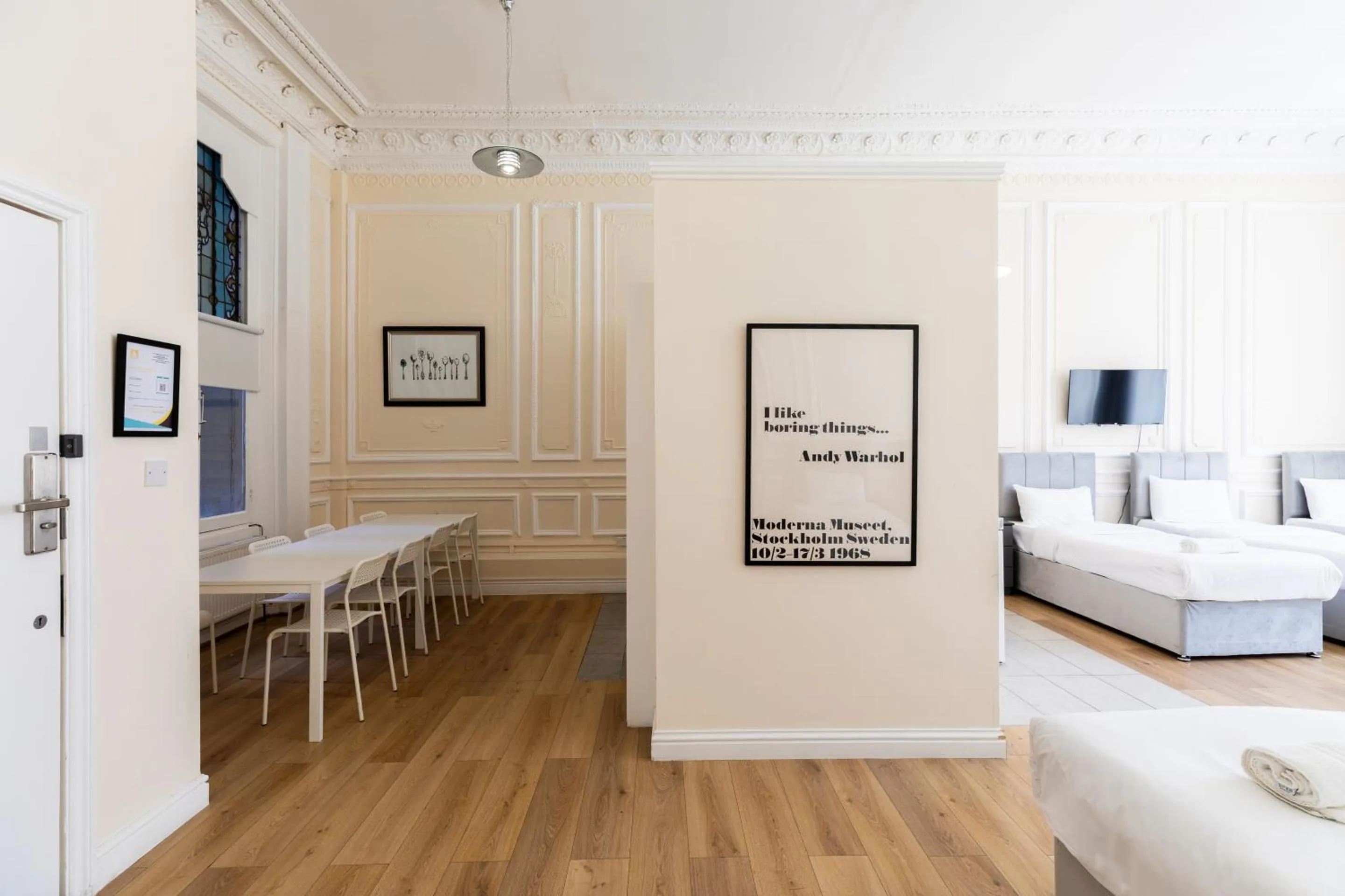 Dining area, Bed in The Chapter - Hyde Park Hotel