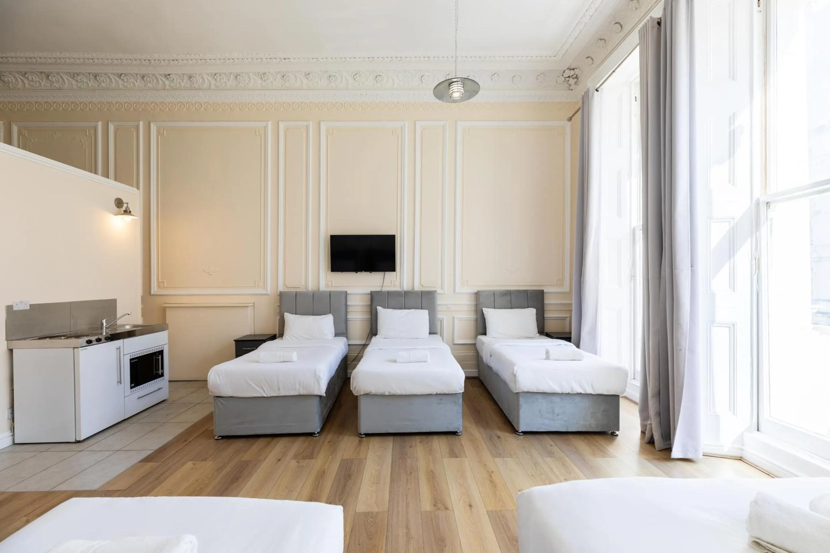 Bedroom, Bed in The Chapter - Hyde Park Hotel