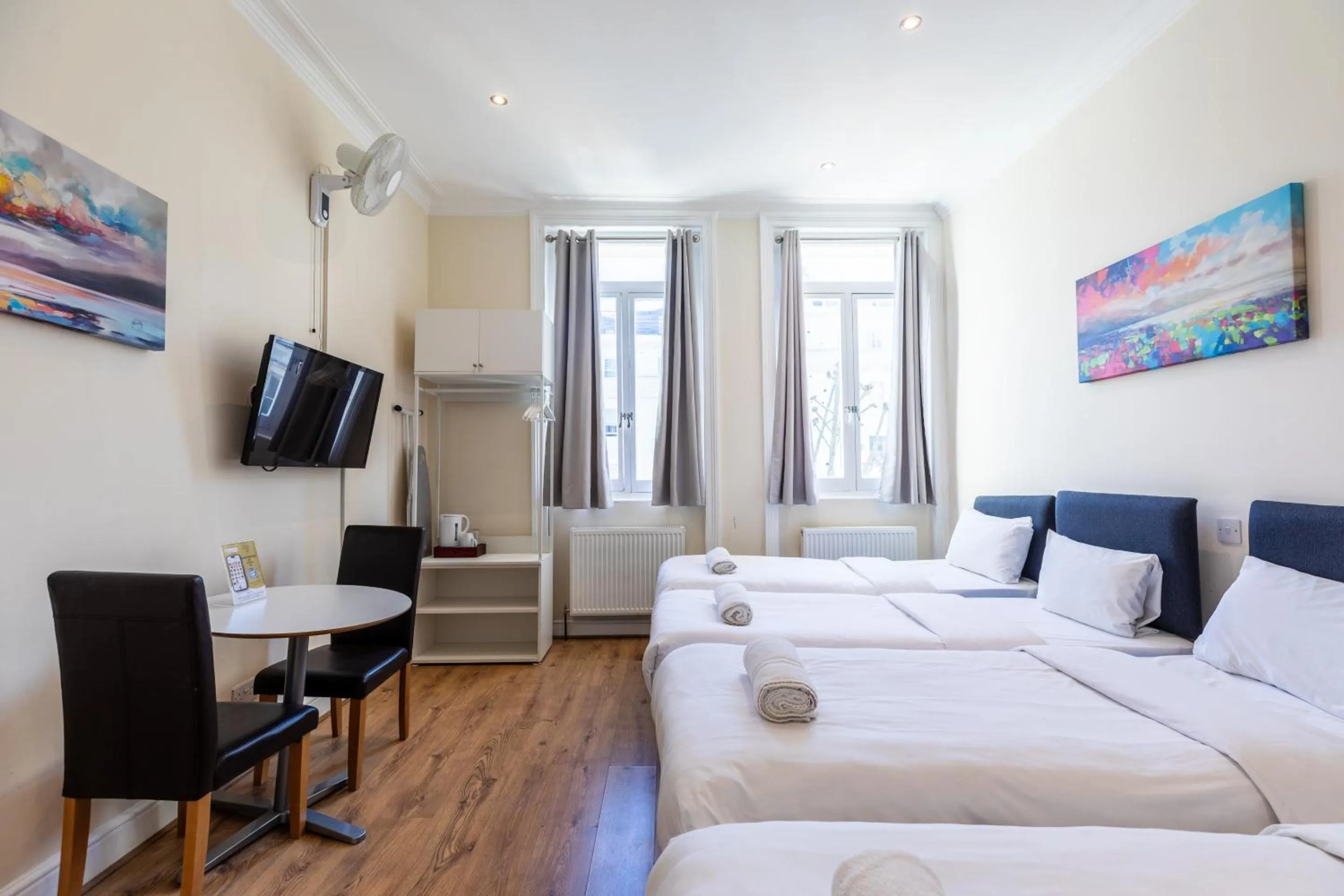 Bedroom, Bed in The Chapter - Hyde Park Hotel